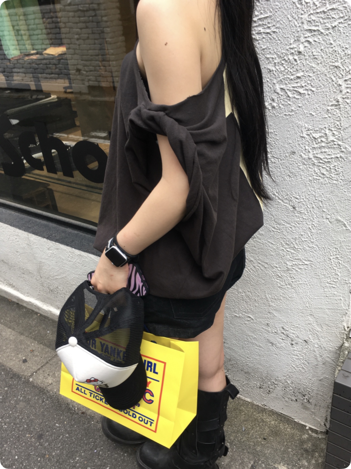 Yeezy One Box T-Shirt Black, Balenciaga Venom High Boot Black 착용 스타일 - 2