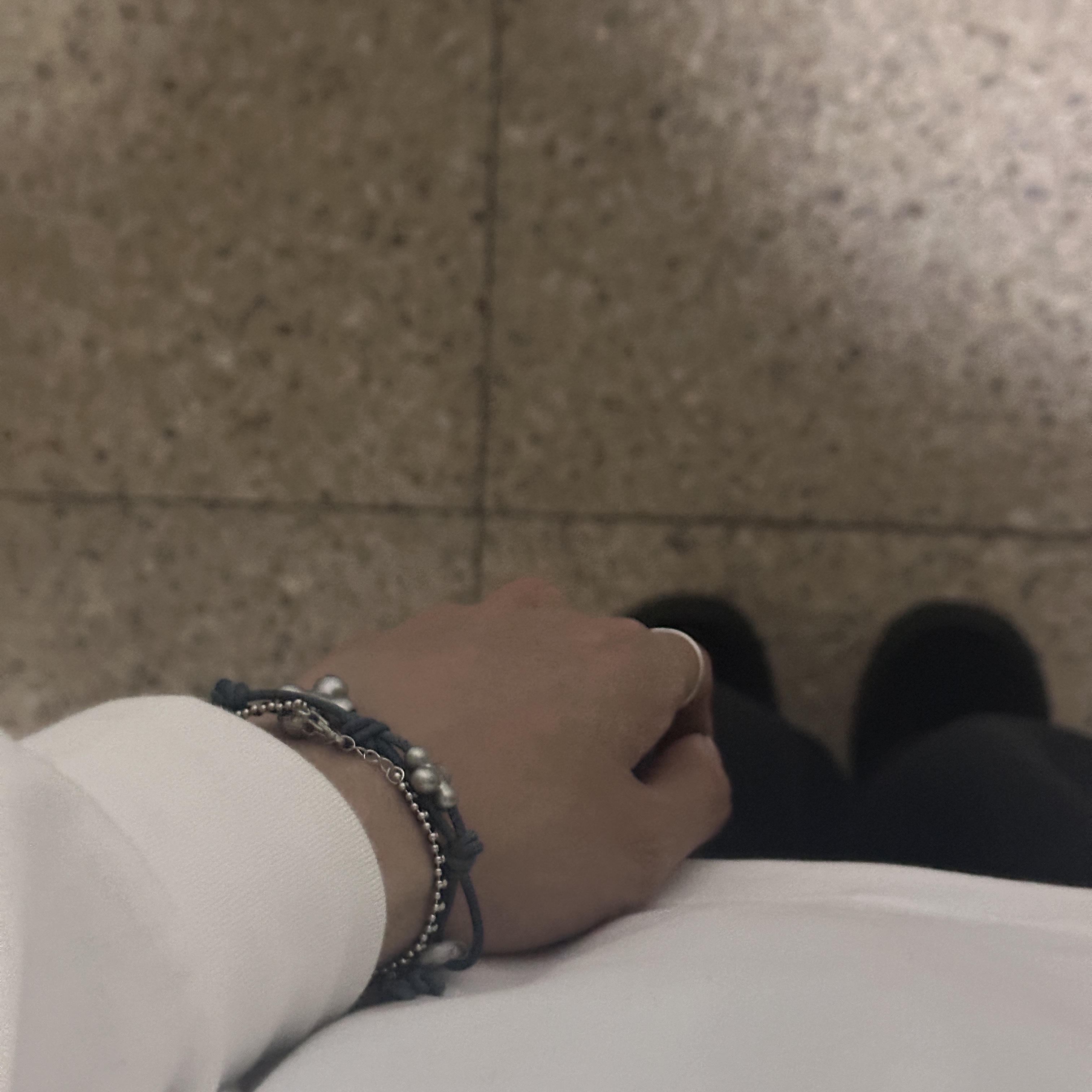 TOWTOW.ARCHIVE  Fortuna Symbol Leather Bracelet Silver Blue 착용 스타일 - 1