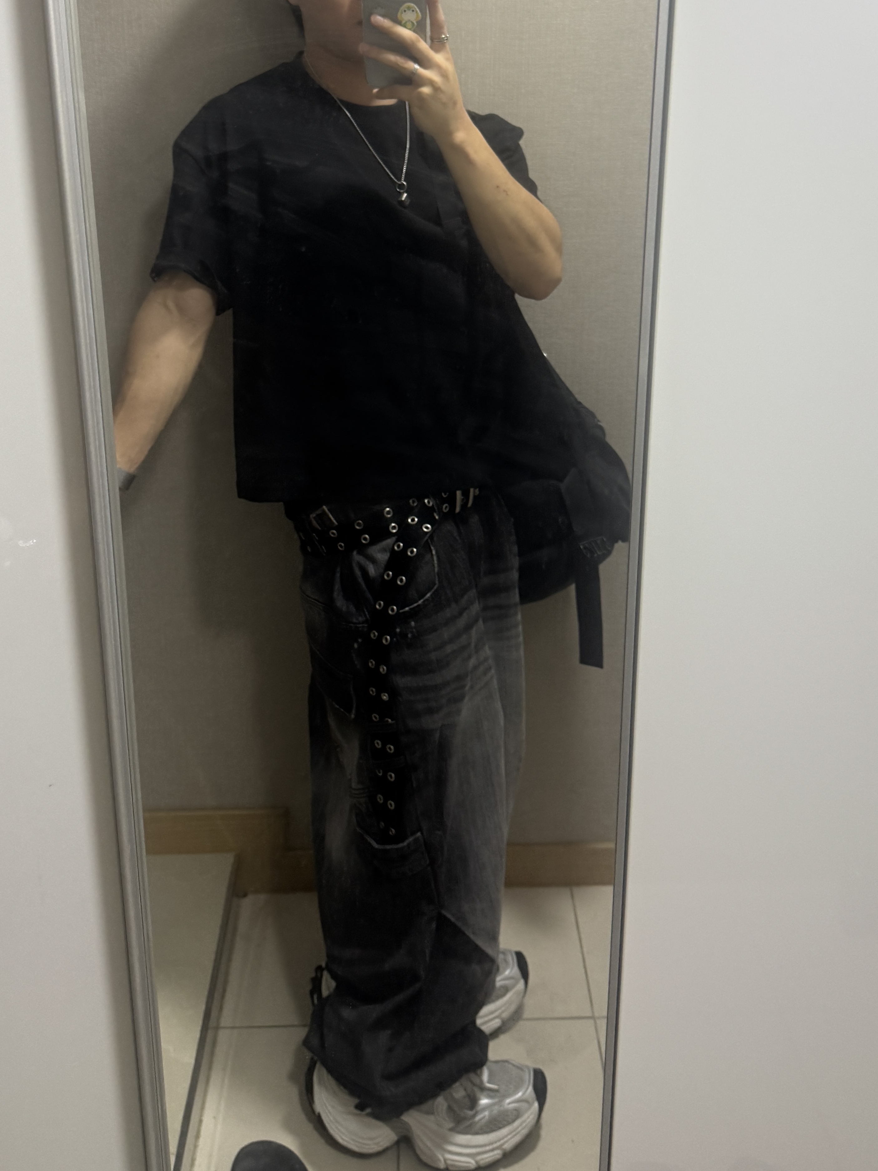 Kamien Director Jean Black, Kamien x MJD Double Hole Belt Black Shearling Calfskin 착용 스타일