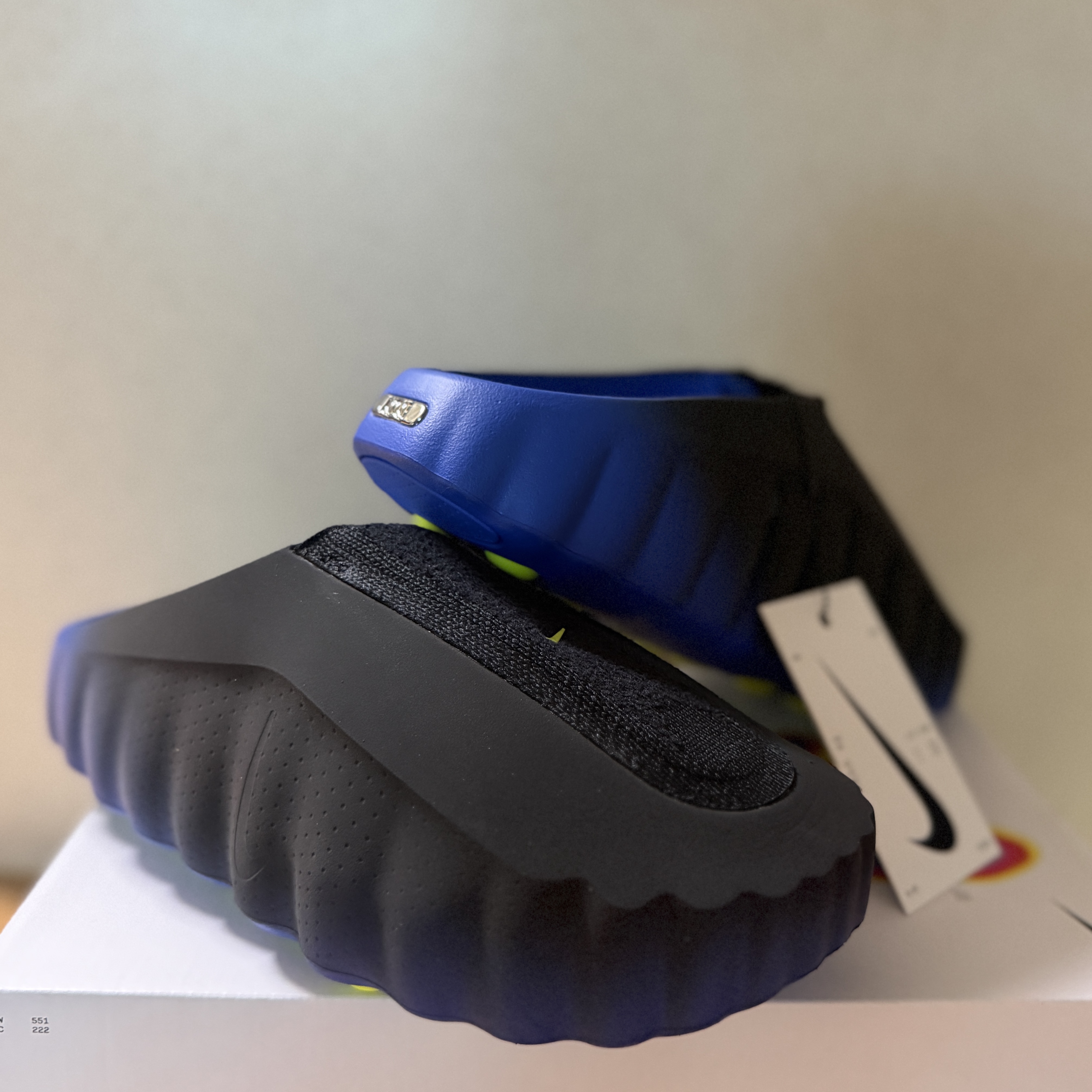 Nike Mind 001 Flyknit Hyper Royal 착용 스타일