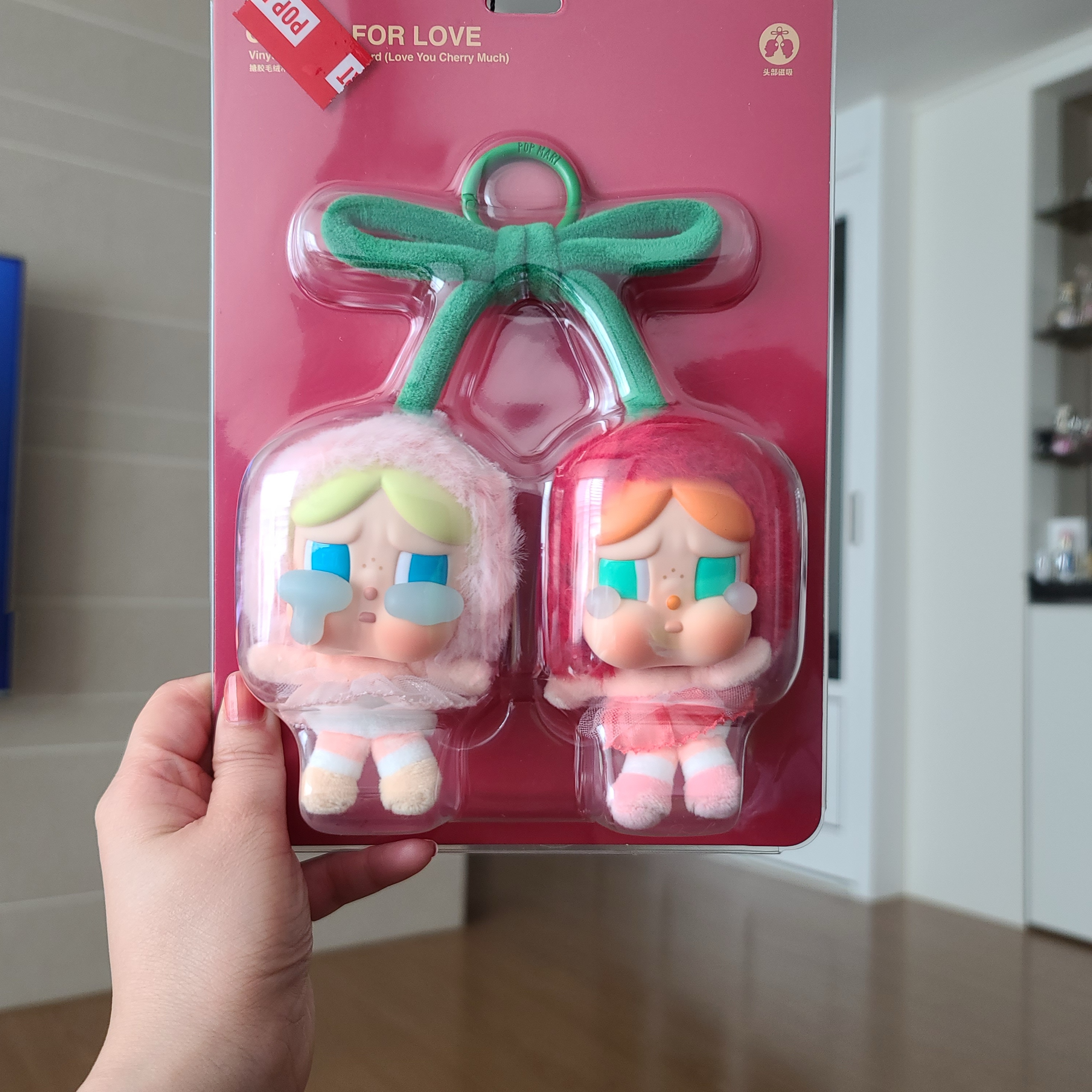 Pop Mart Crybaby Crying For Love Series Vinyl Plush 착용 스타일 - 1