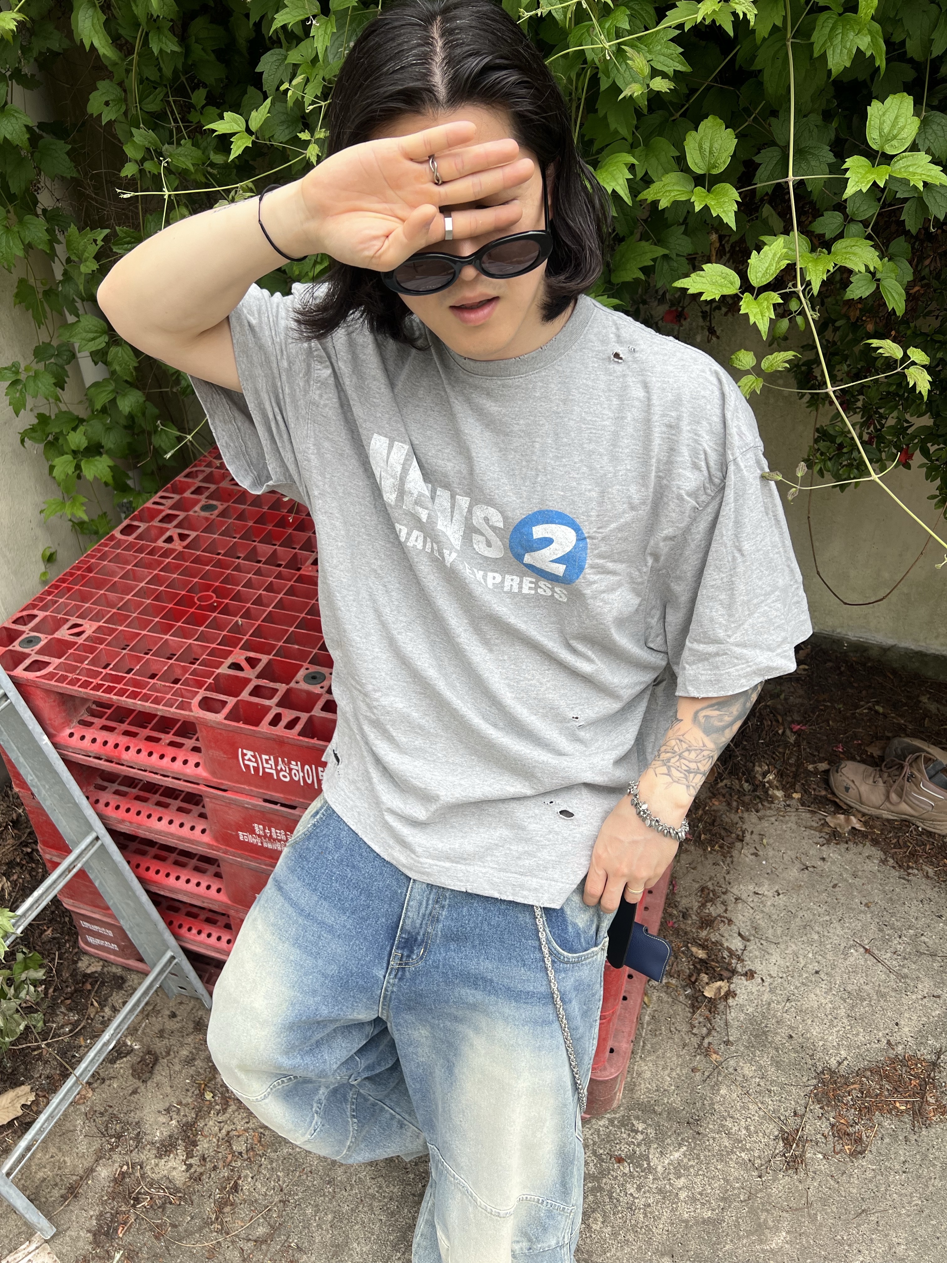 Nonnod Puckering News T-shirt Vintage grey, Hono Report Leaf Bracelet 착용 스타일 - 1