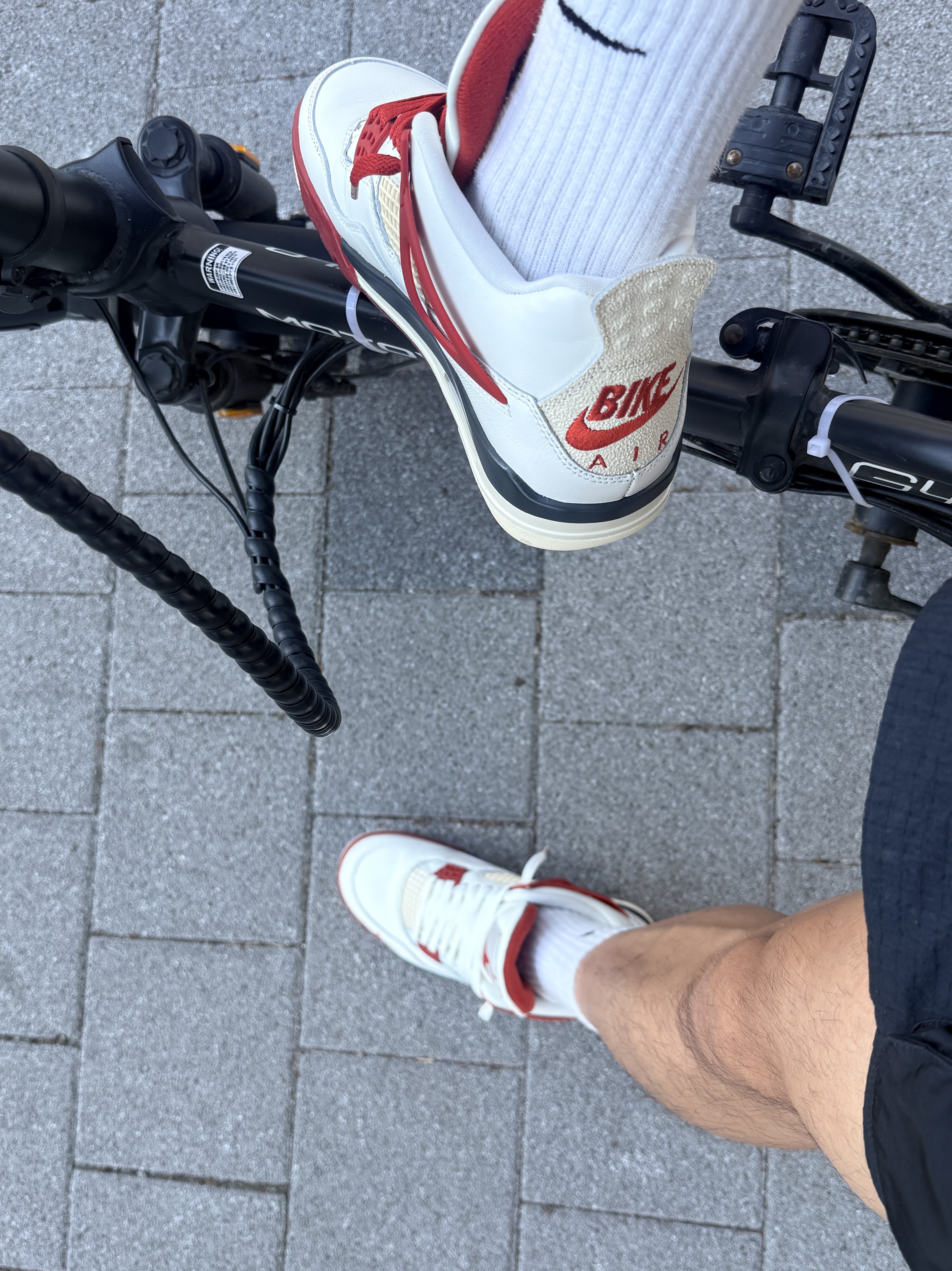 Jordan 4 x Nigel Sylvester Retro OG Brick After Brick, Jordan x Nigel Sylvester T-Shirt White (HQ1736-100) 착용 스타일 - 2
