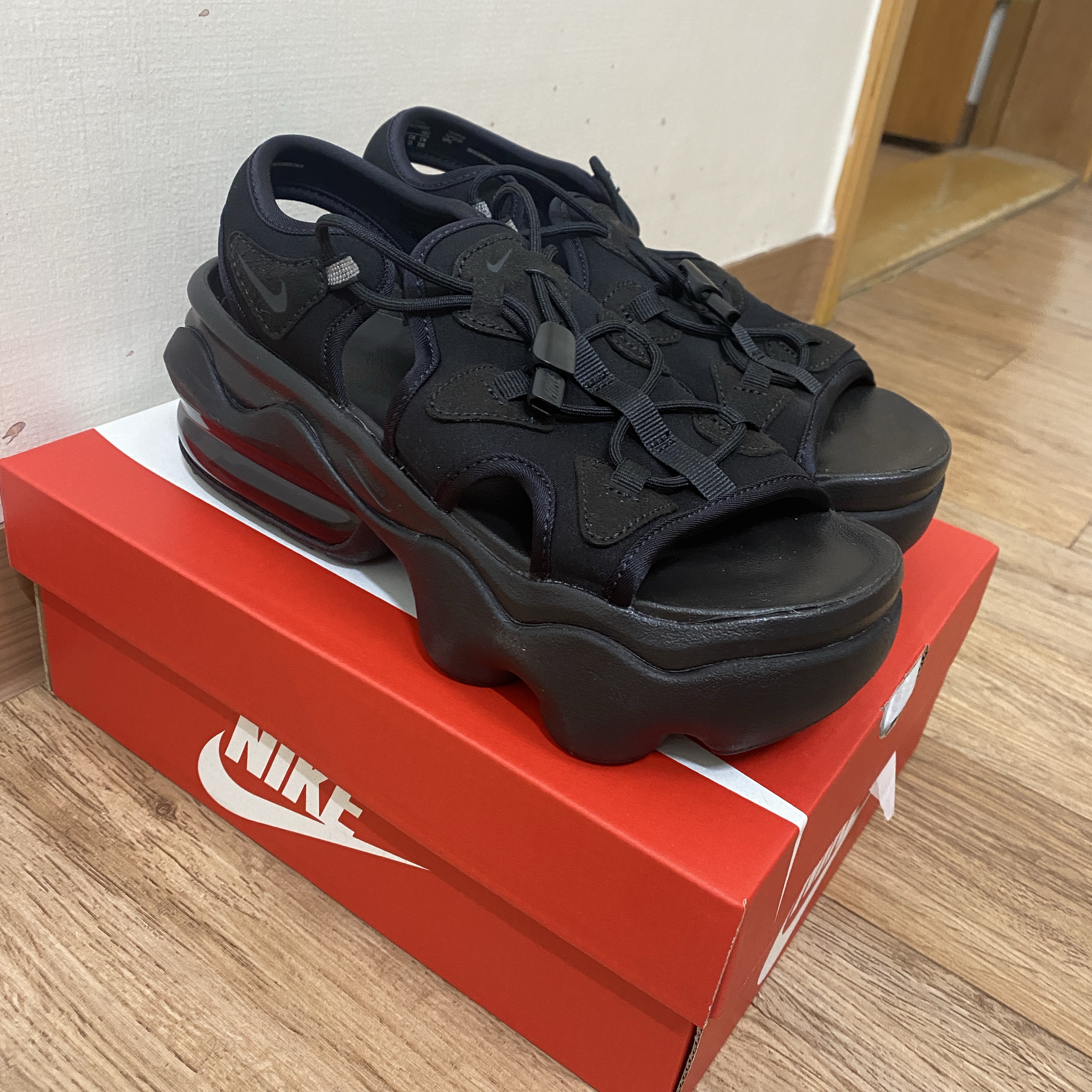 (W) Nike Air Max Koko Sandal Black 착용 스타일 - 3