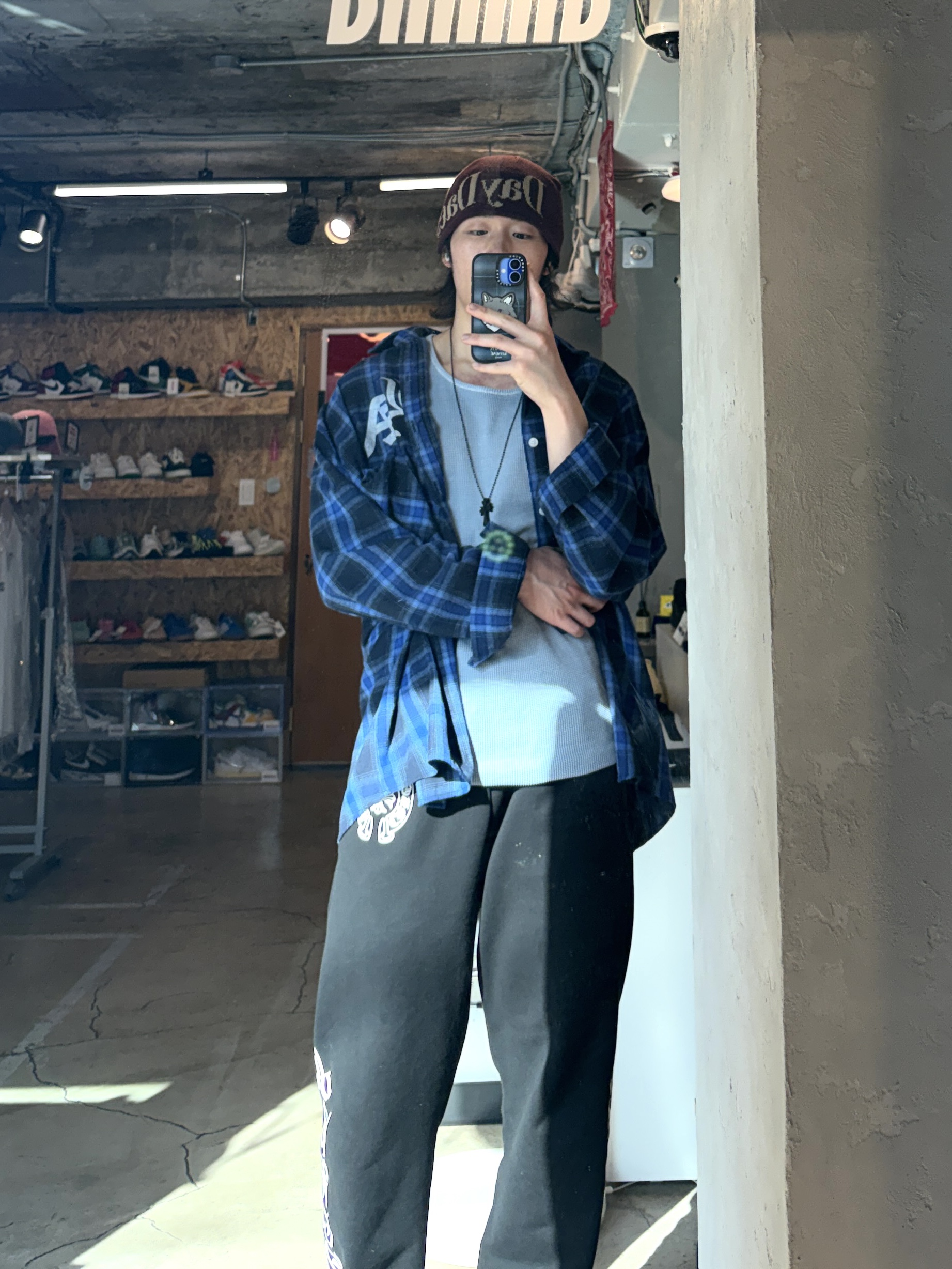 Chrome Hearts Silichrome CH Cross Pendant Black 2022/2023/2025, Chrome Hearts Pattern Cross Horseshoe Script Logo Pants Black 착용 스타일 - 1