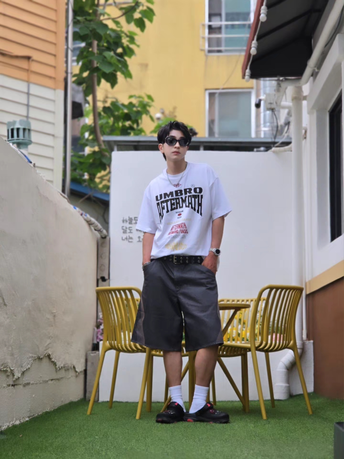 Nike NSW Denim Pants Anthracite (IR6783-060), Crocs x Staple Classic All Terrain Clog Black 착용 스타일 - 2