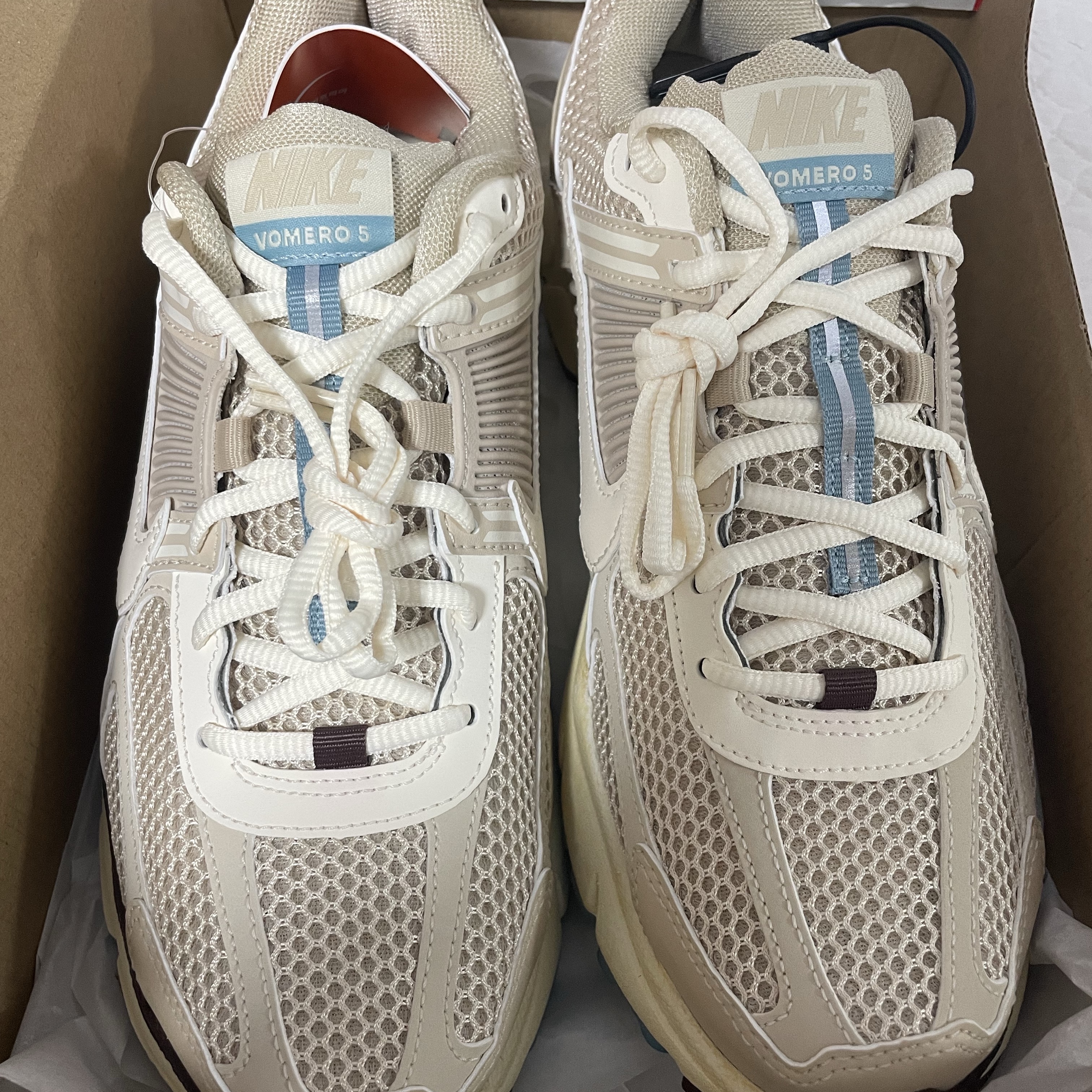 (W) Nike Zoom Vomero 5 Oatmeal 착용 스타일
