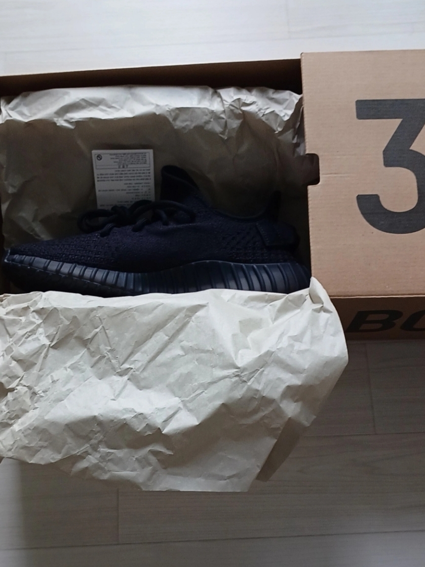 Adidas Yeezy Boost 350 V2 Onyx 착용 스타일