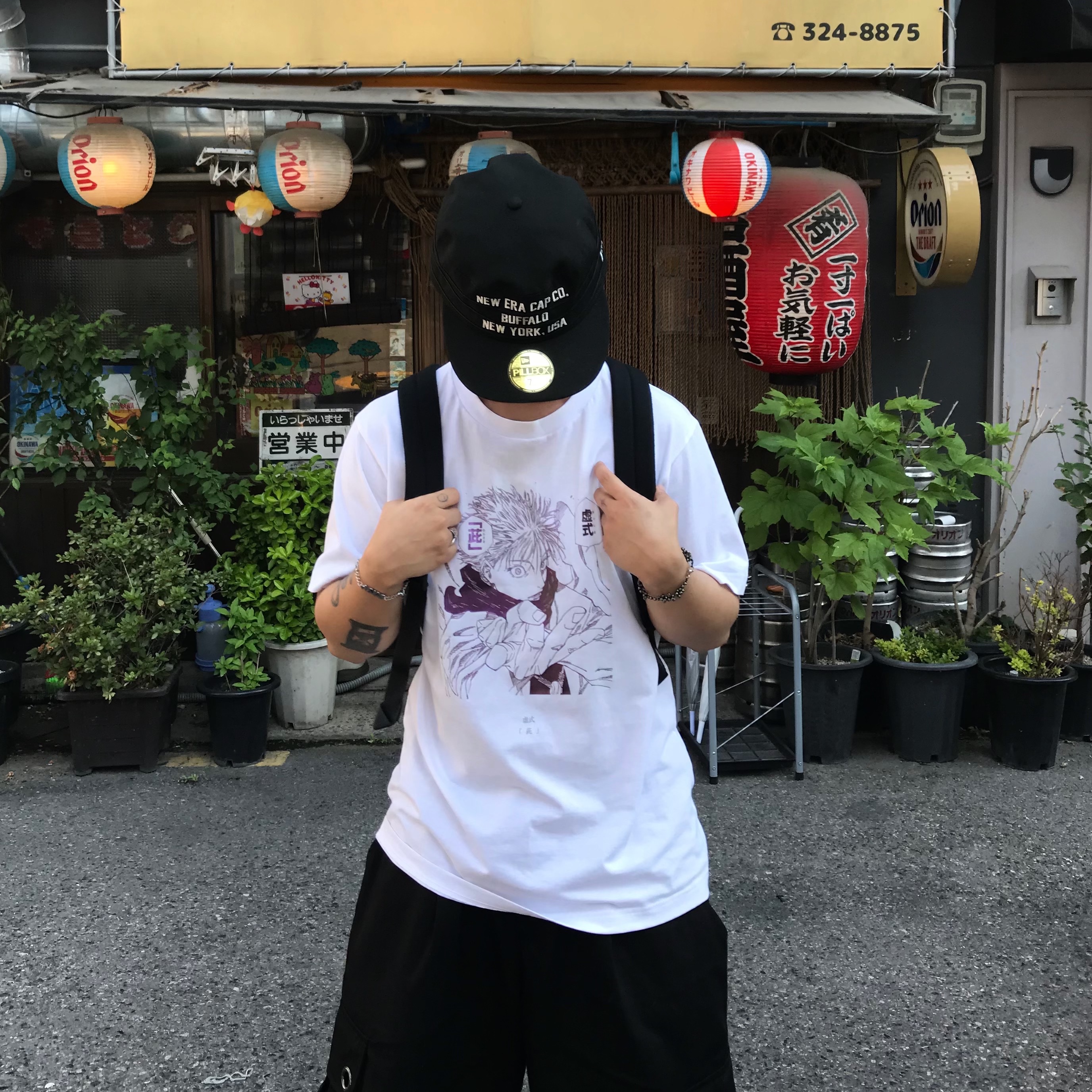 Uniqlo UT Shueisha 100th Anniversary Jujutsu Kaisen T-Shirt White 착용 스타일 - 1