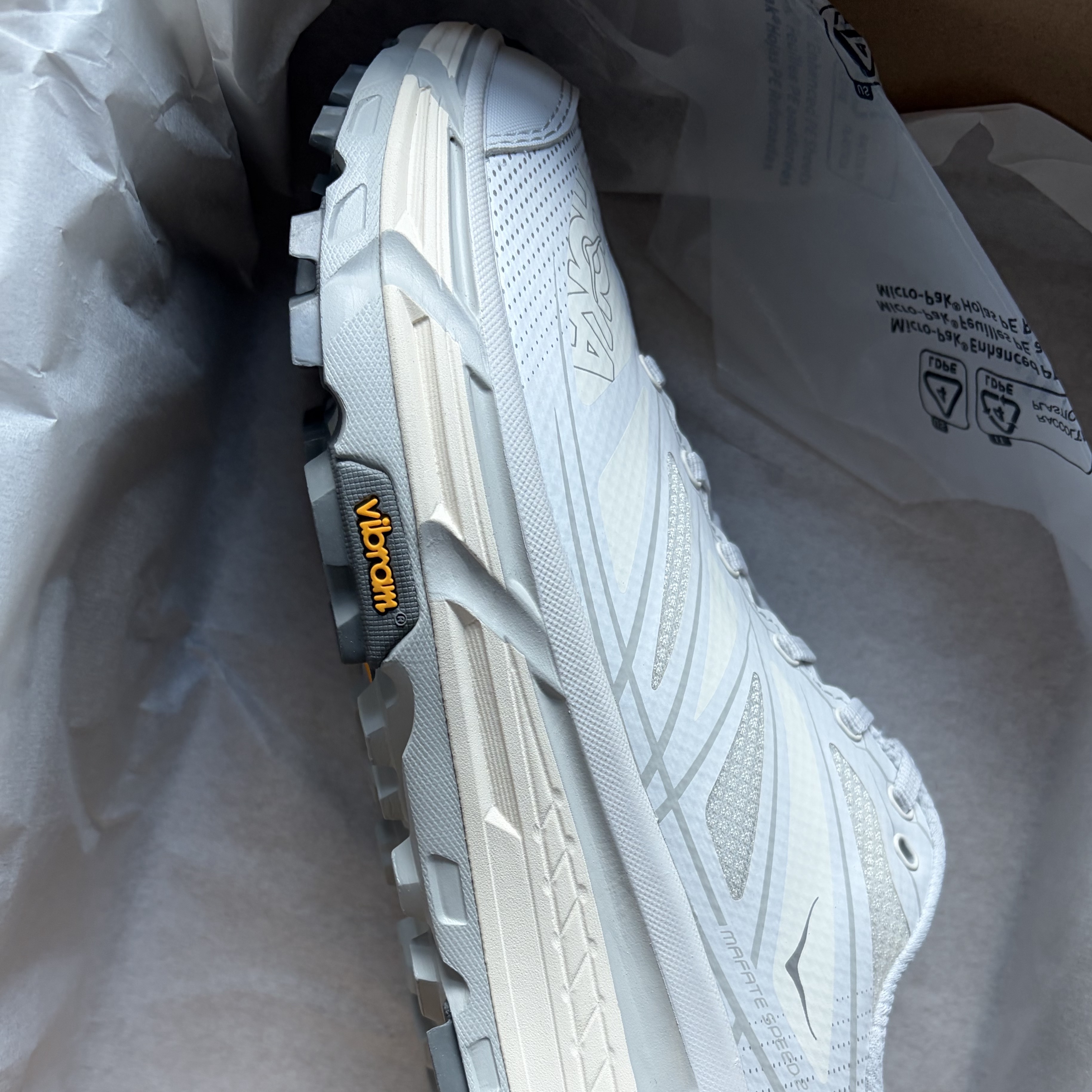Hoka Mafate Speed 2 Cosmic Grey Alabaster 착용 스타일