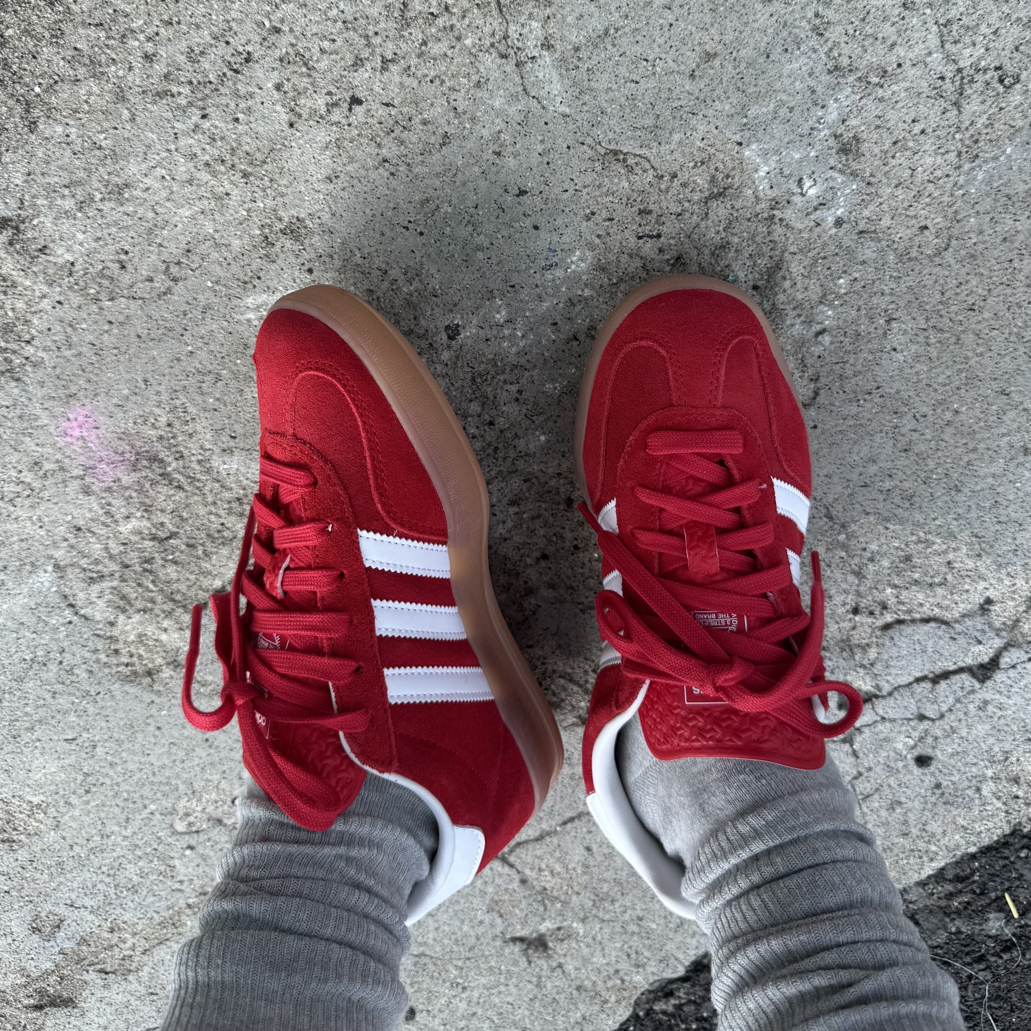 Adidas Gazelle Indoor Better Scarlet Cloud White 착용 스타일