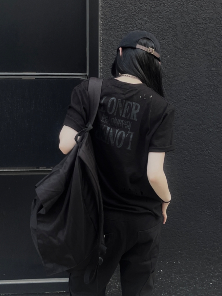 ROARINGRAD Cross Damage Slub T-Shirt Black 착용 스타일 - 2