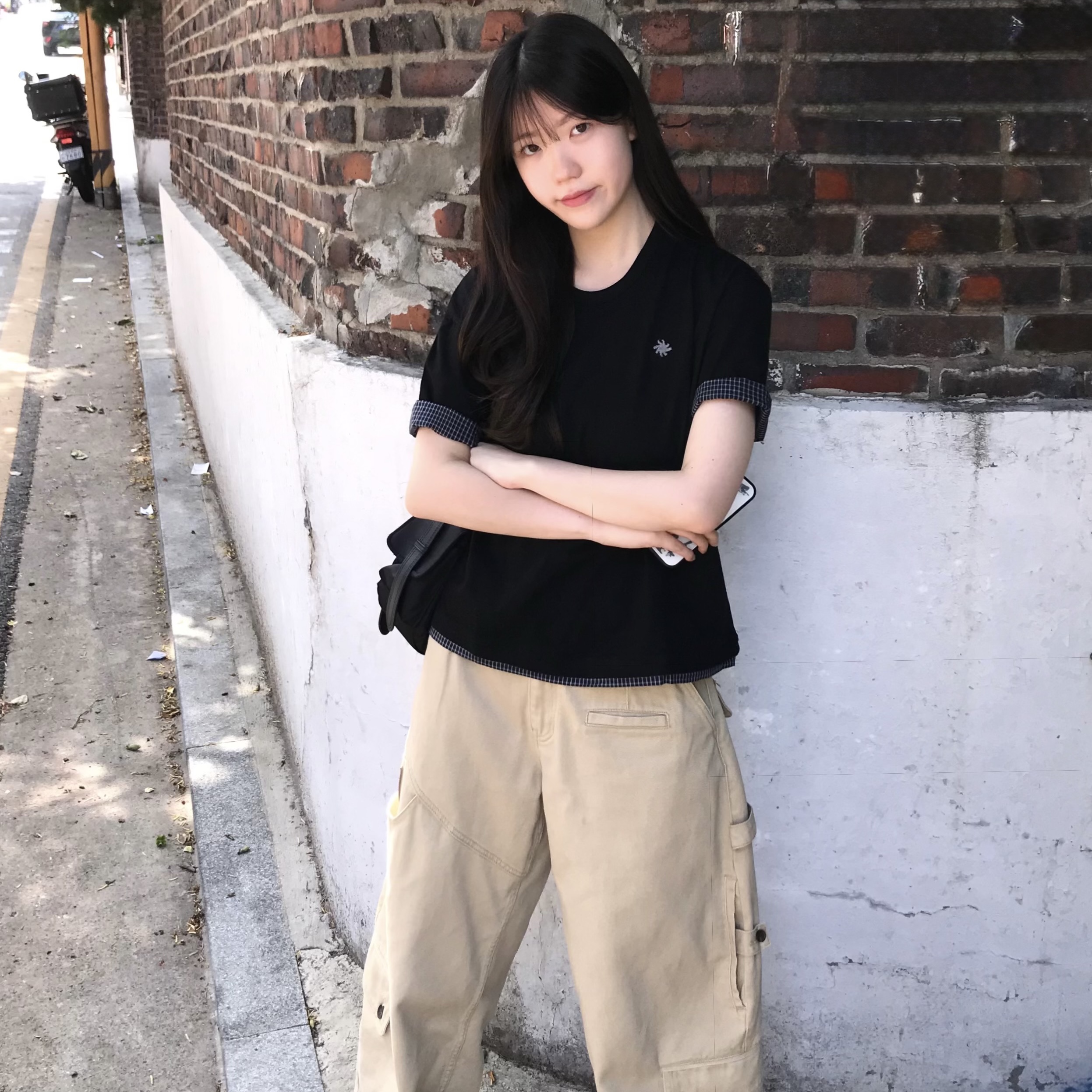 SLOW RECORD HOUSE Layered Check Roll-Up T-Shirt Black 착용 스타일 - 2