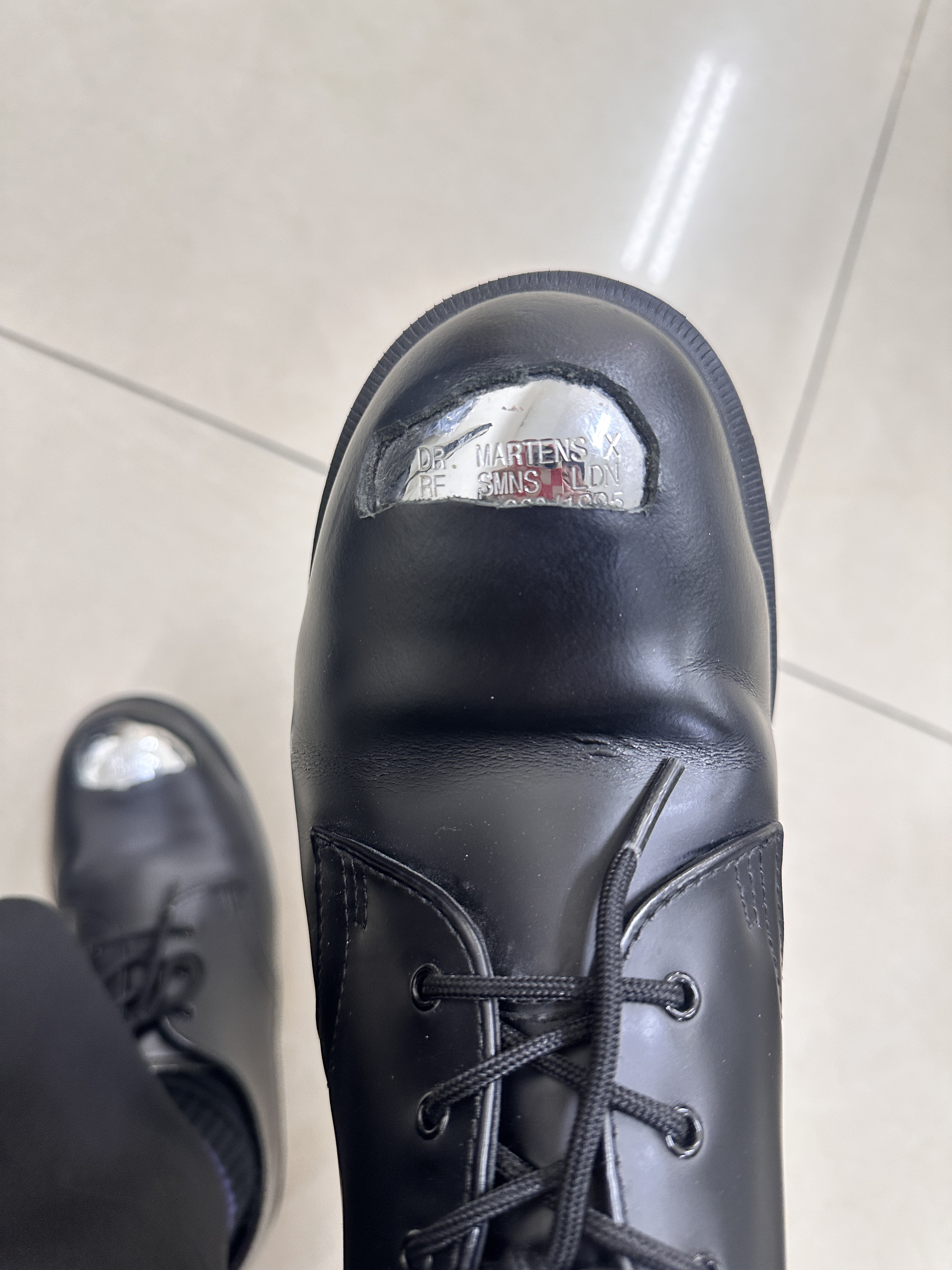 Chanel Brooch Lambskin & Gold Black, Dr. Martens x Raf Simons Keaton Raf Steel Toe Black 착용 스타일 - 2