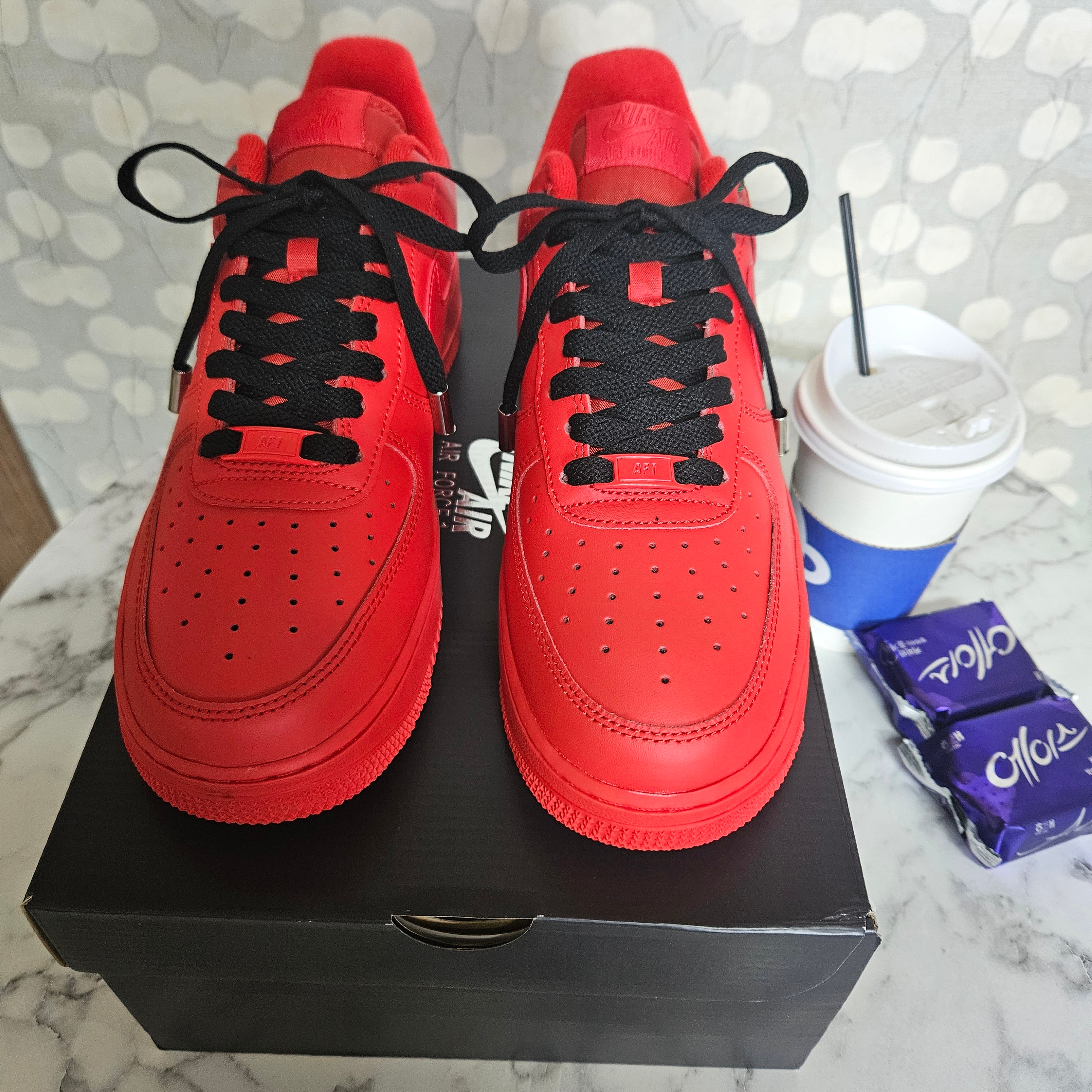Nike Air Force 1 '07 LV8 Low 1 Triple Red 착용 스타일 - 2