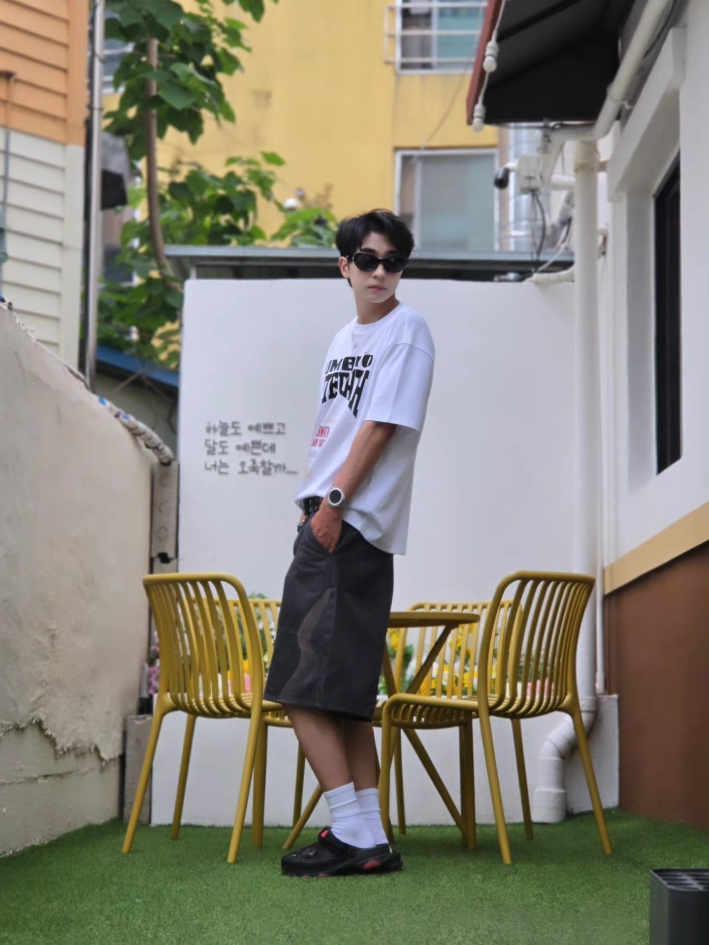 Nike NSW Denim Pants Anthracite (IR6783-060), Crocs x Staple Classic All Terrain Clog Black 착용 스타일 - 5