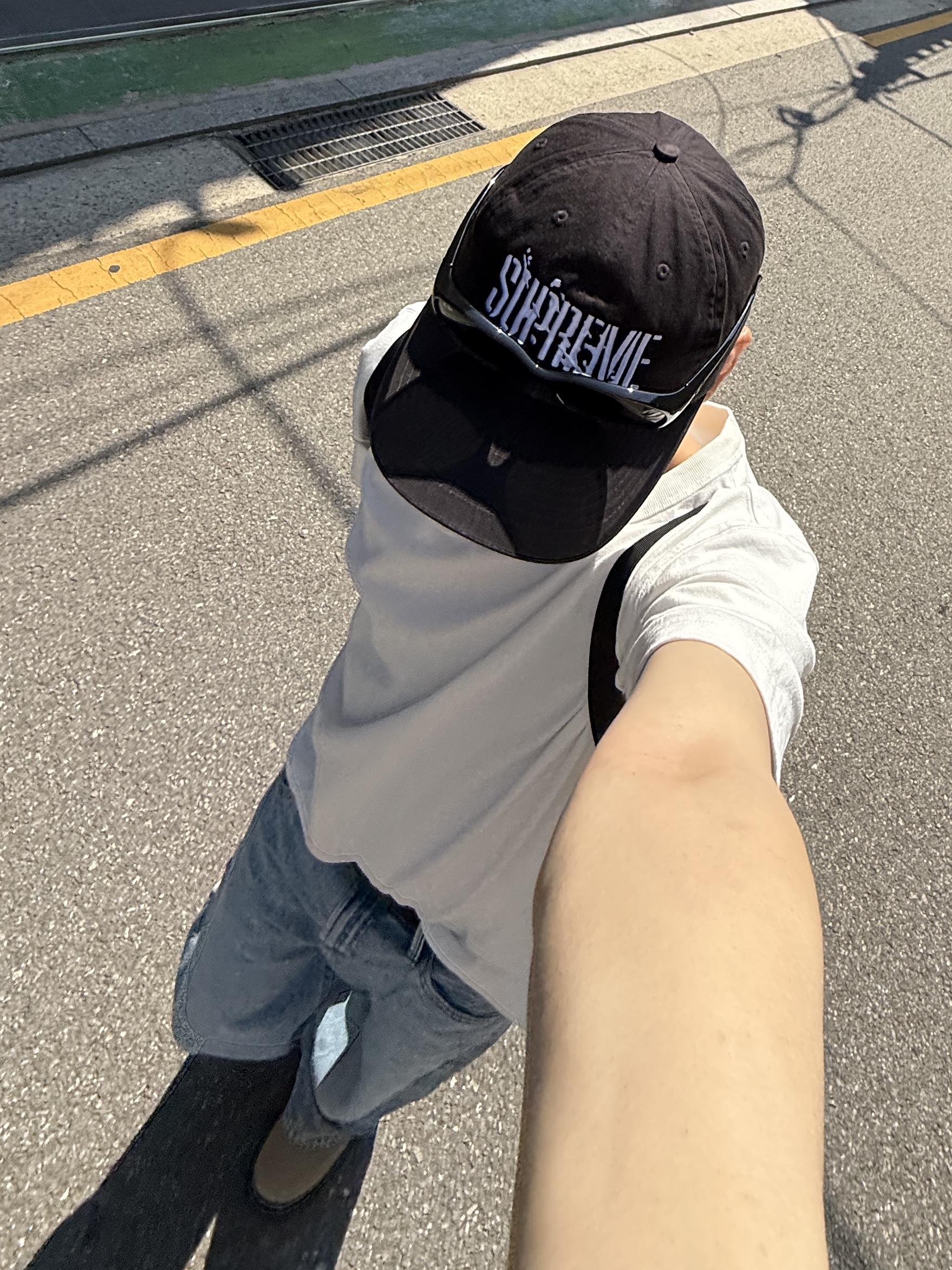 Dr. Martens Zebzag Mules Savannah Tan, (W) Uniqlo Baggy Curve Jeans Blue - JP 착용 스타일 - 3