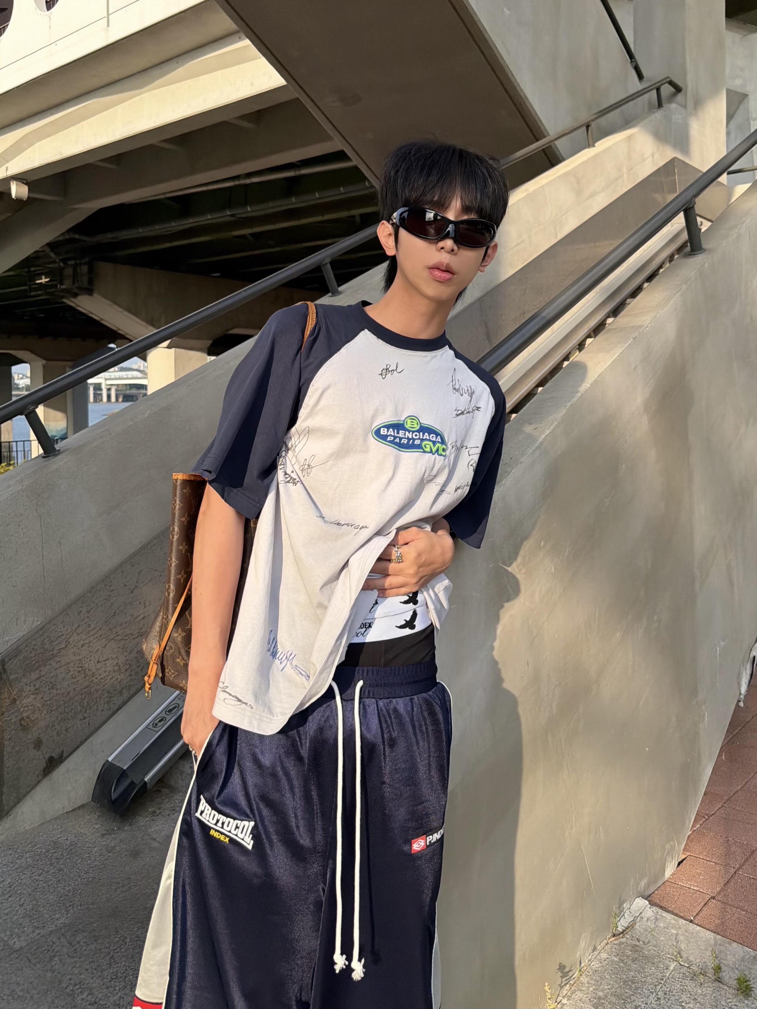 Protocol Index Basketball Jorts Navy, Balenciaga Skin Cat Sunglasses Black 착용 스타일 - 2