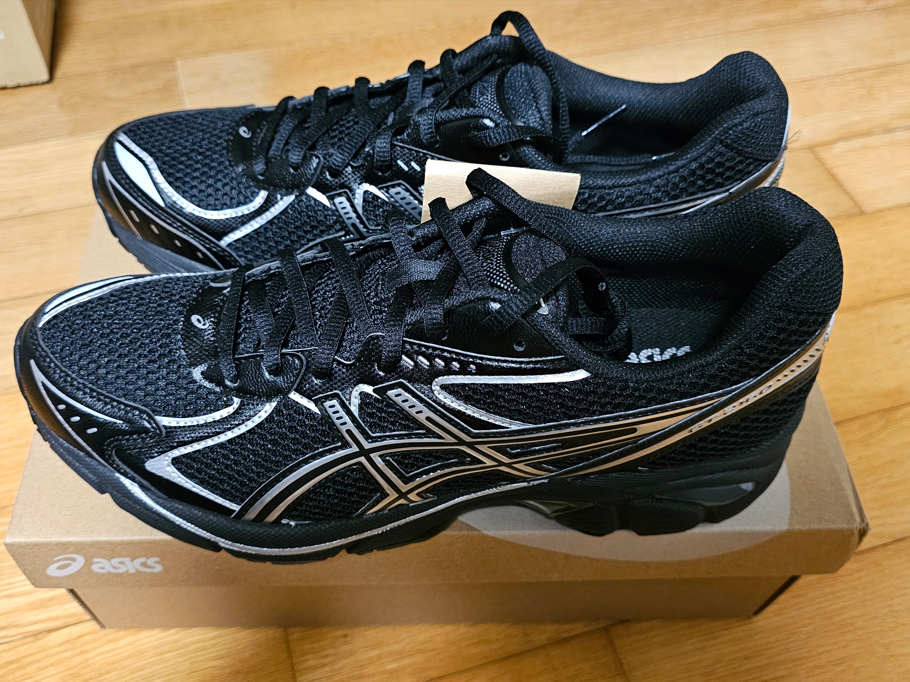 Asics GT-2160 Black Pure Silver 착용 스타일