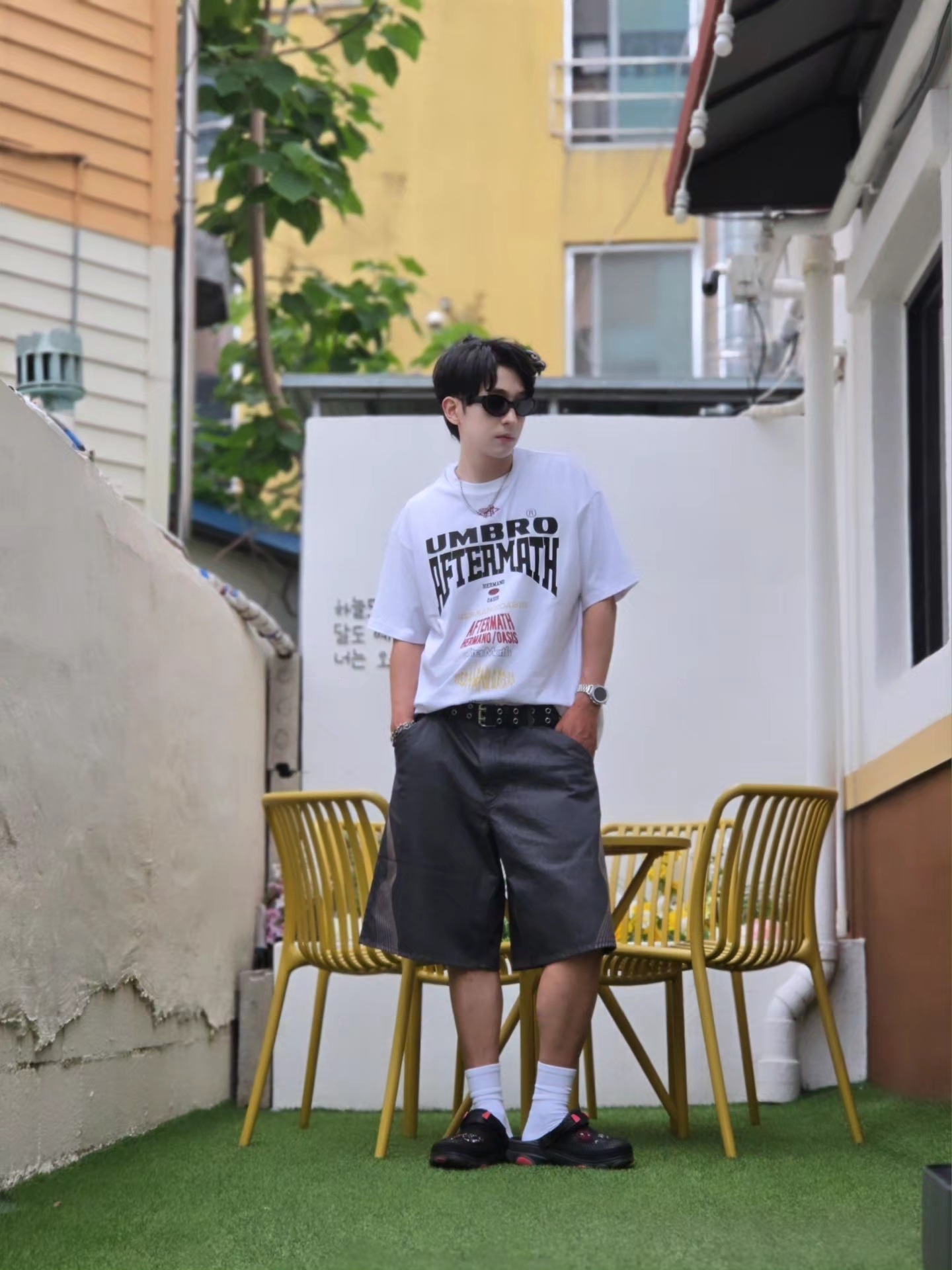 Nike NSW Denim Pants Anthracite (IR6783-060), Crocs x Staple Classic All Terrain Clog Black 착용 스타일 - 1
