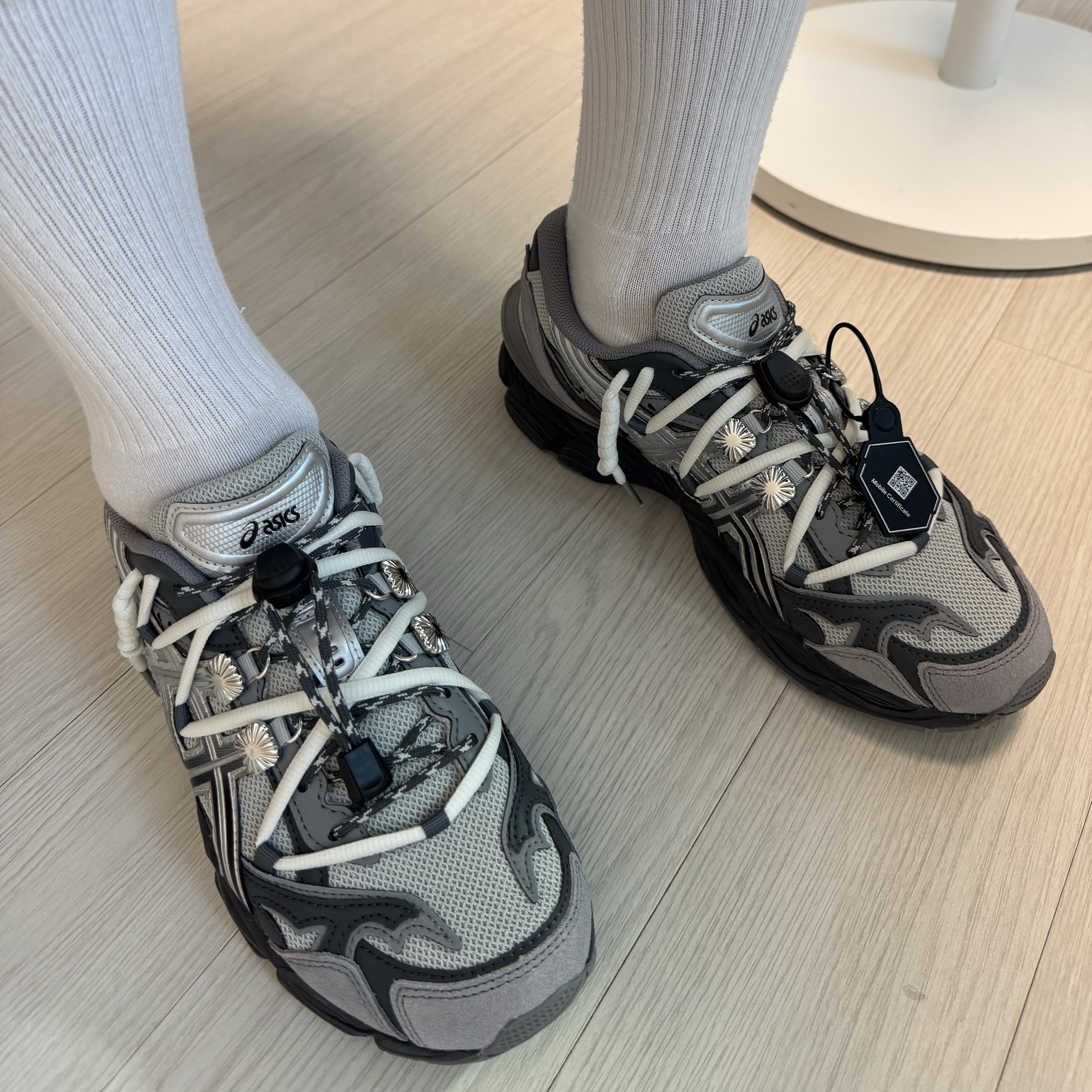 Asics x Toga Gel-Cumulus 16 TG Grey Black Pure Silver 착용 스타일 - 4