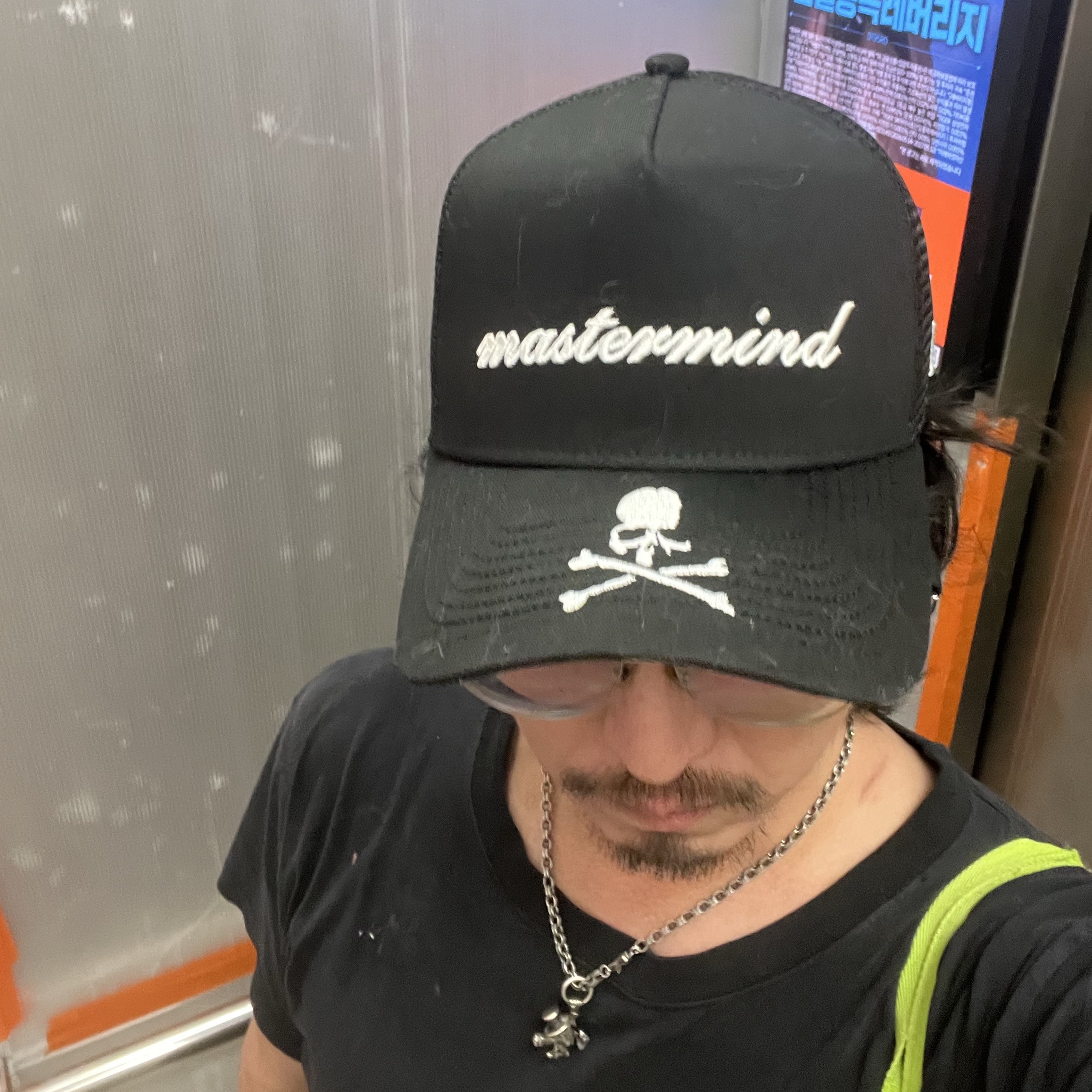 New Era x Mastermind 9Forty A-Frame Trucker Black 착용 스타일