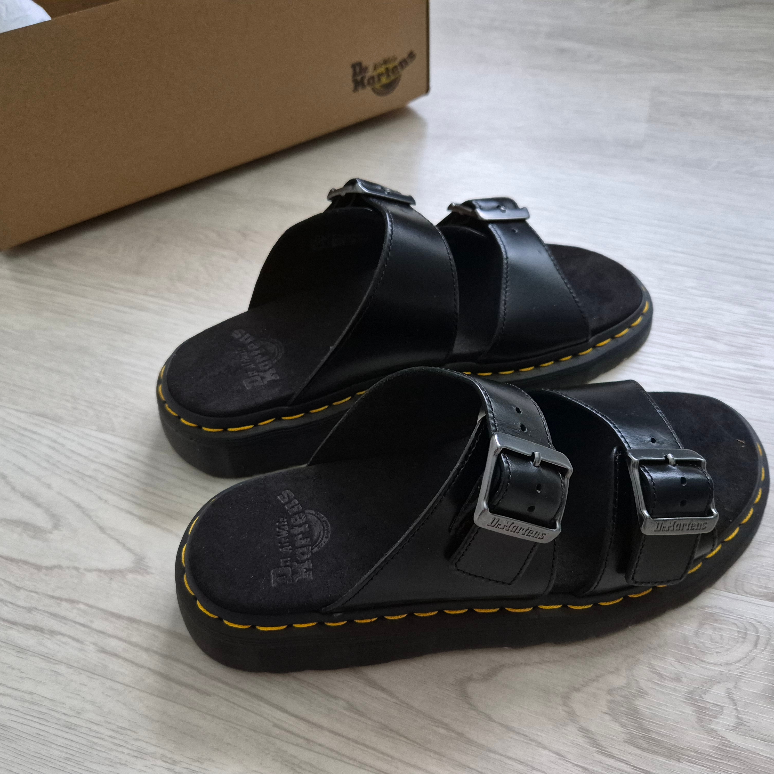 Dr. Martens Joseph Slippers Black 착용 스타일 - 4