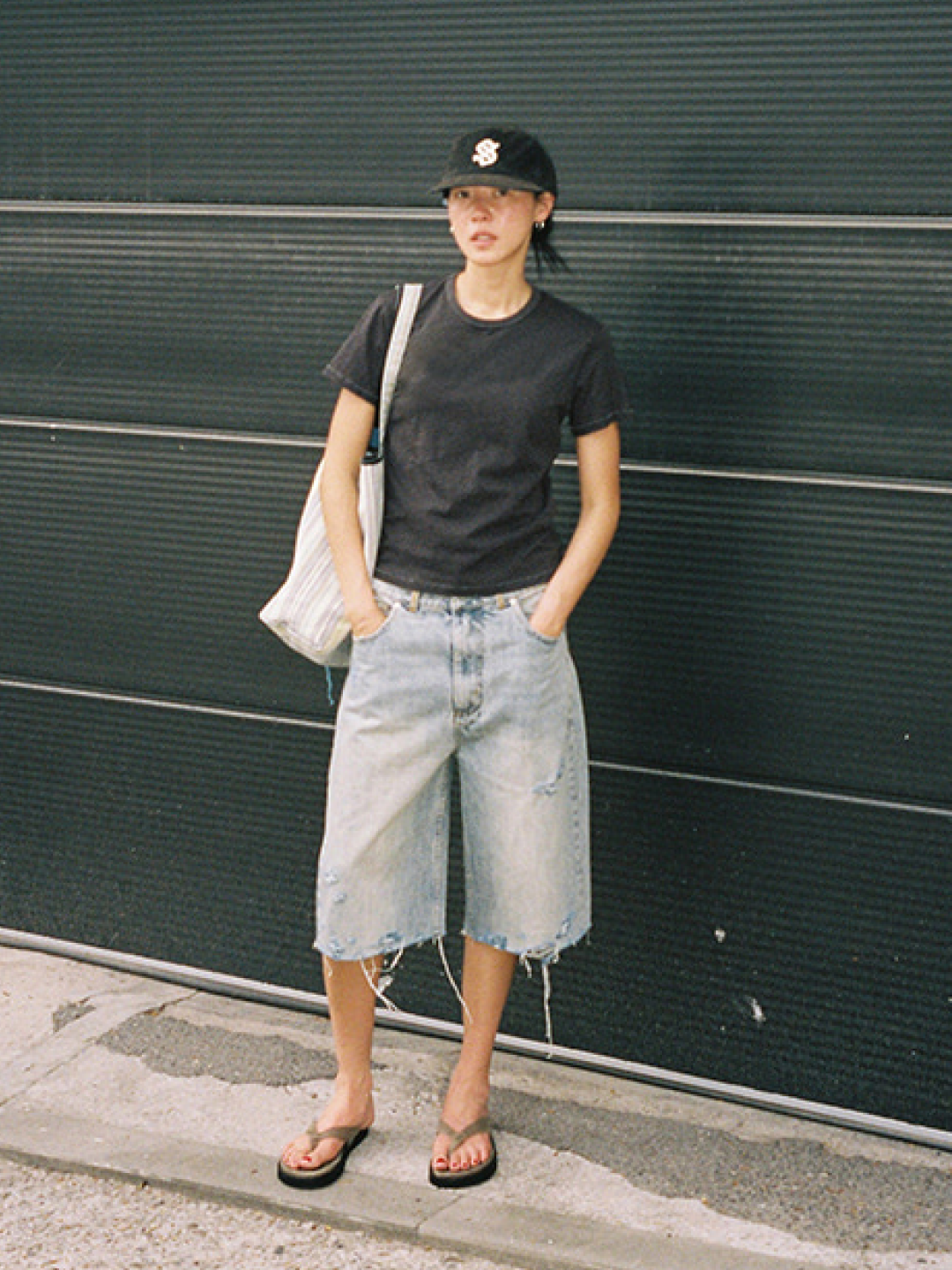 [예약 배송] Sunday Ceremony Old English Applique Logo Cap - Navy, Sunday Ceremony Old English Applique Logo Cap - Light Brown 착용 스타일 - 3