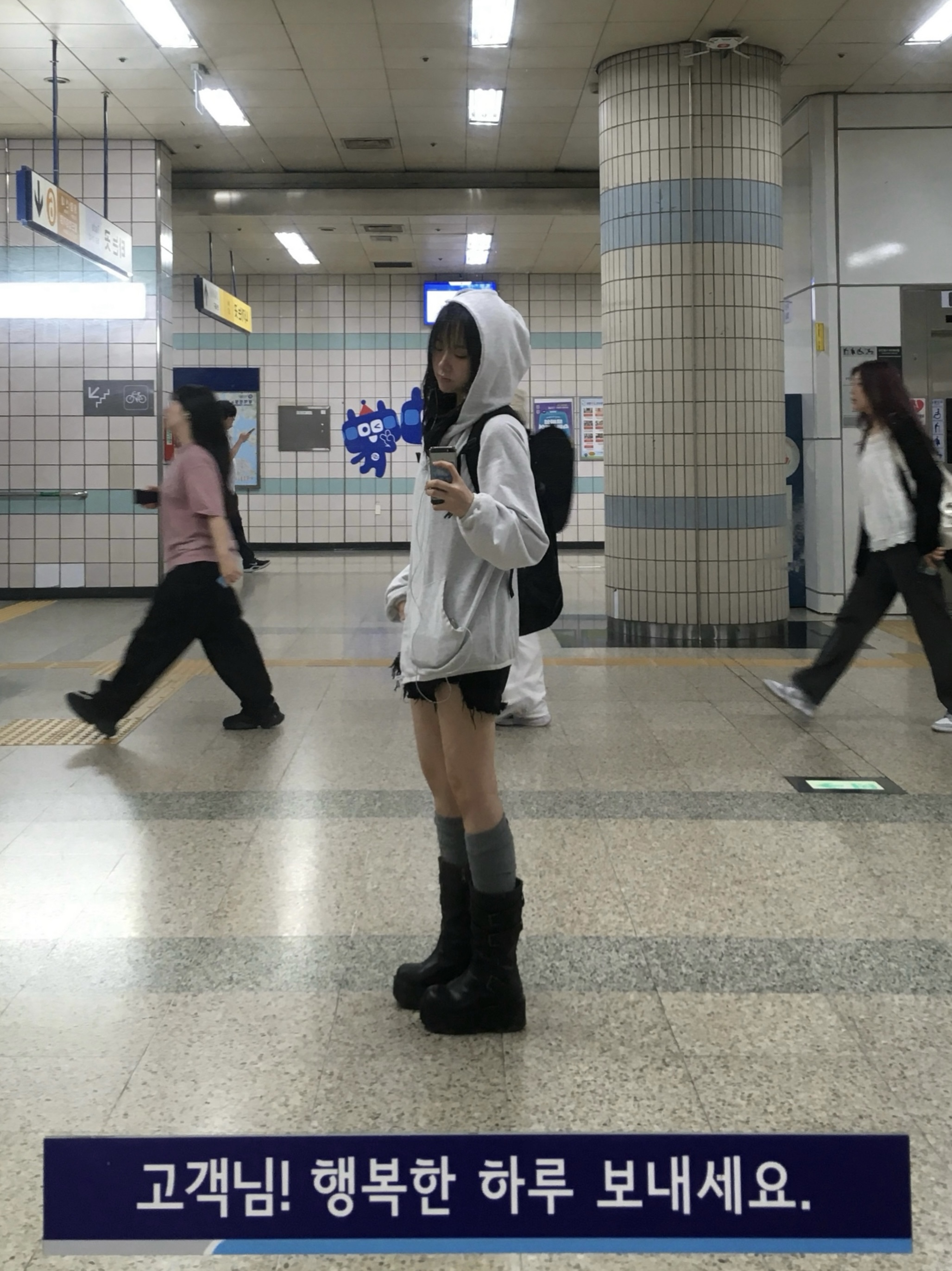 Sansan Gear Button Hoodie White Melange - 25SS 착용 스타일