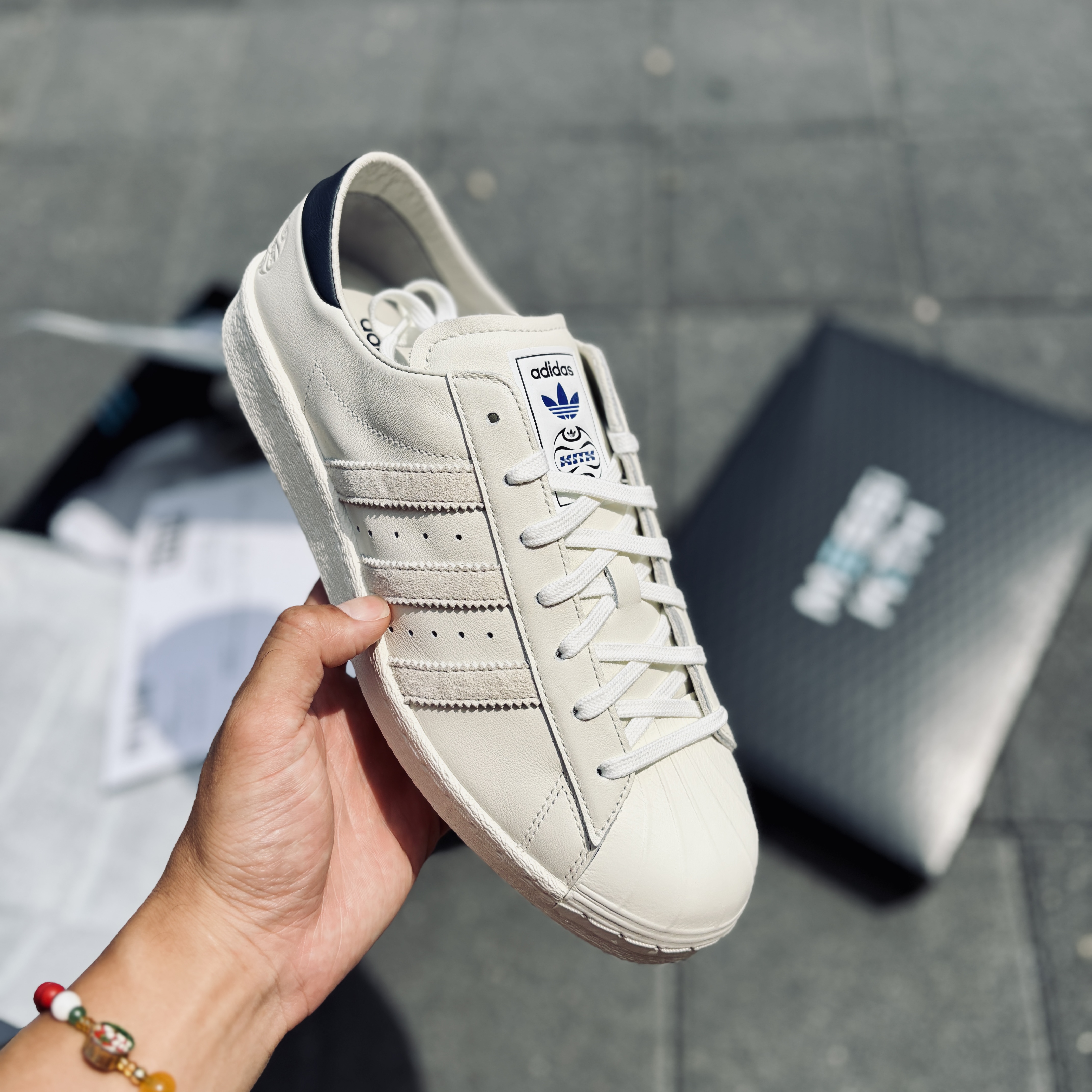 Adidas x Kith x Messi Football Superstar Off White Off White Legend Ink 착용 스타일