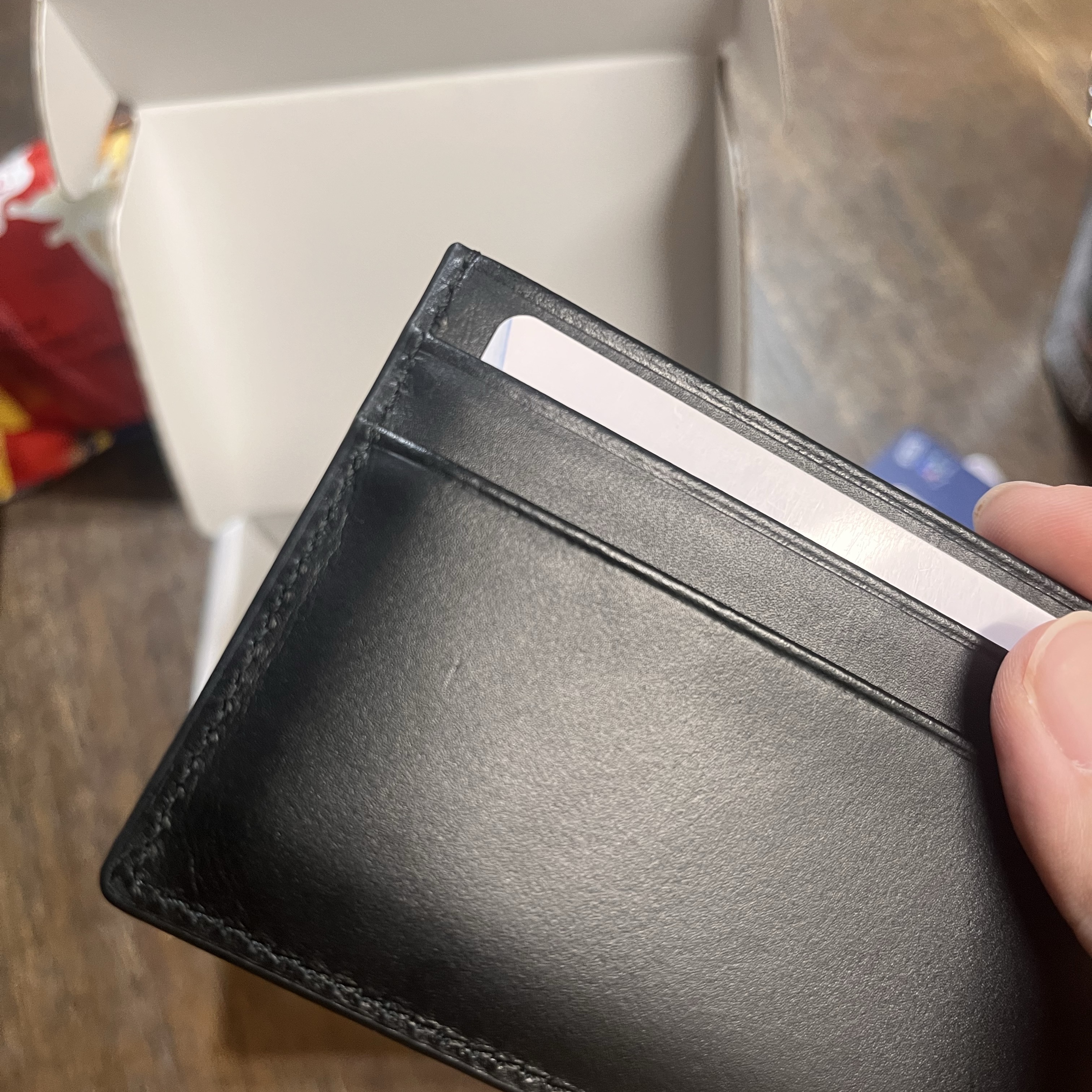 Matin Kim Vintage Card Wallet Black 착용 스타일 - 2