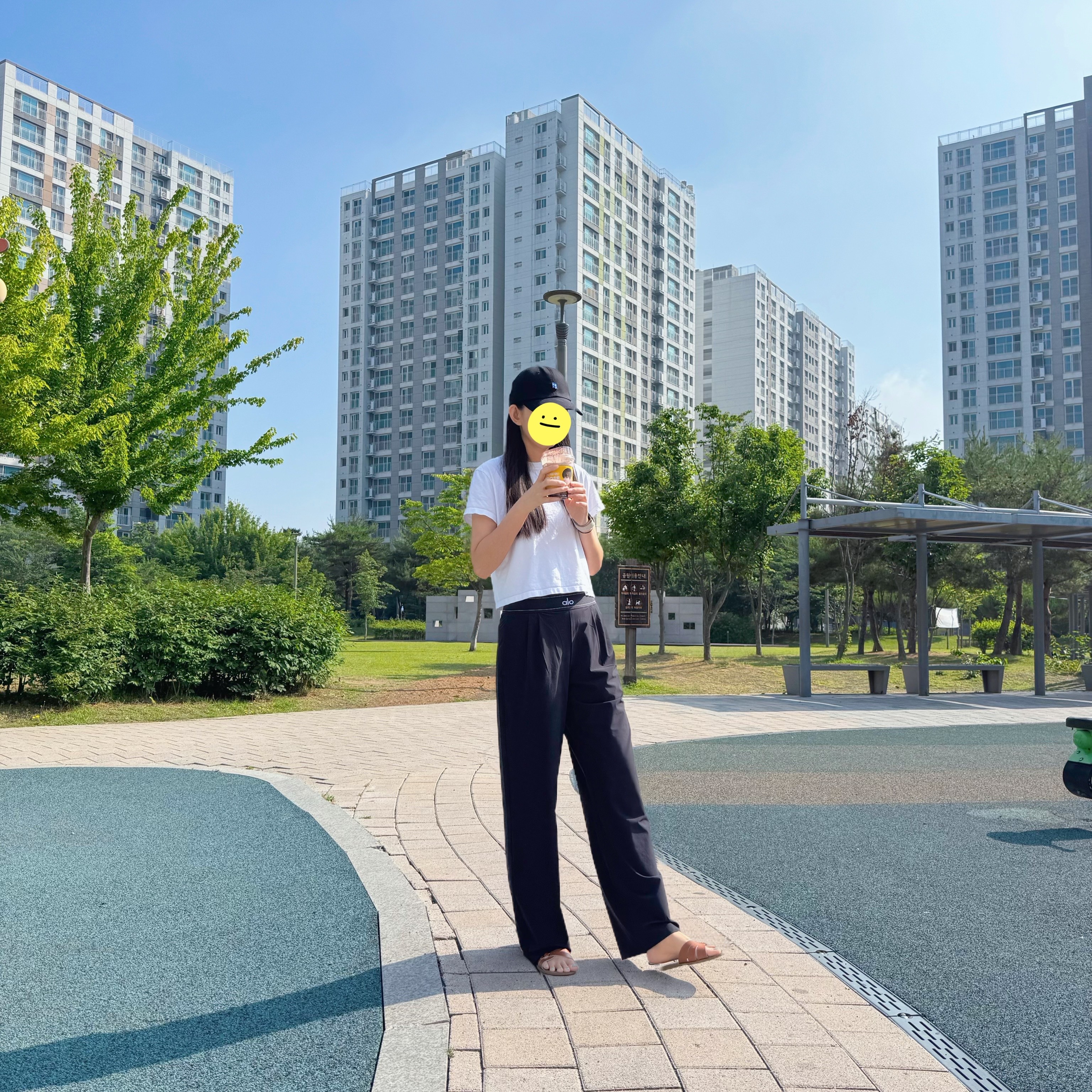 (W) Alo Yoga Regular Suit Up Trousers Black, Ader Error Sig; TRS Tag Cap 01 Noir 착용 스타일