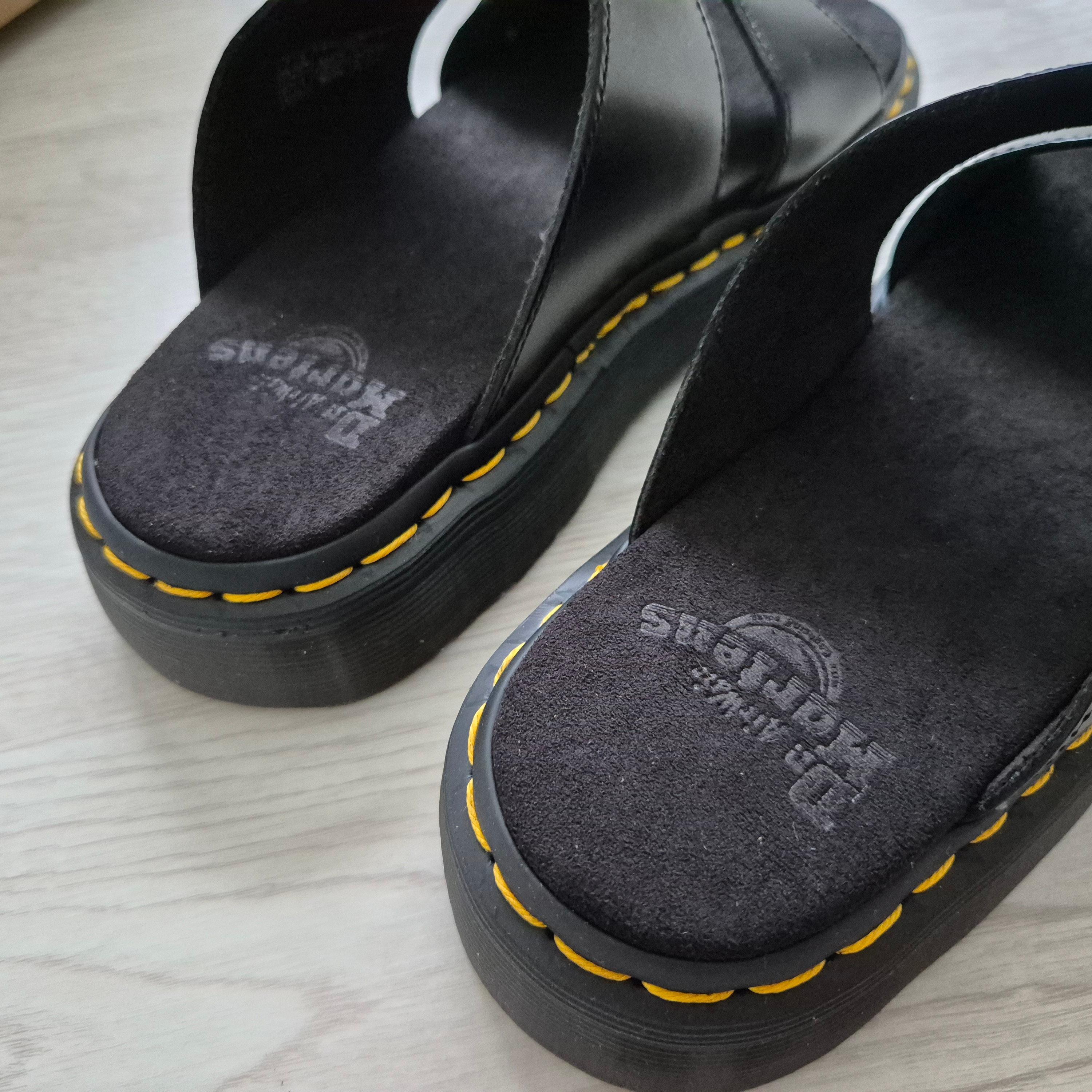 Dr. Martens Joseph Slippers Black 착용 스타일 - 2