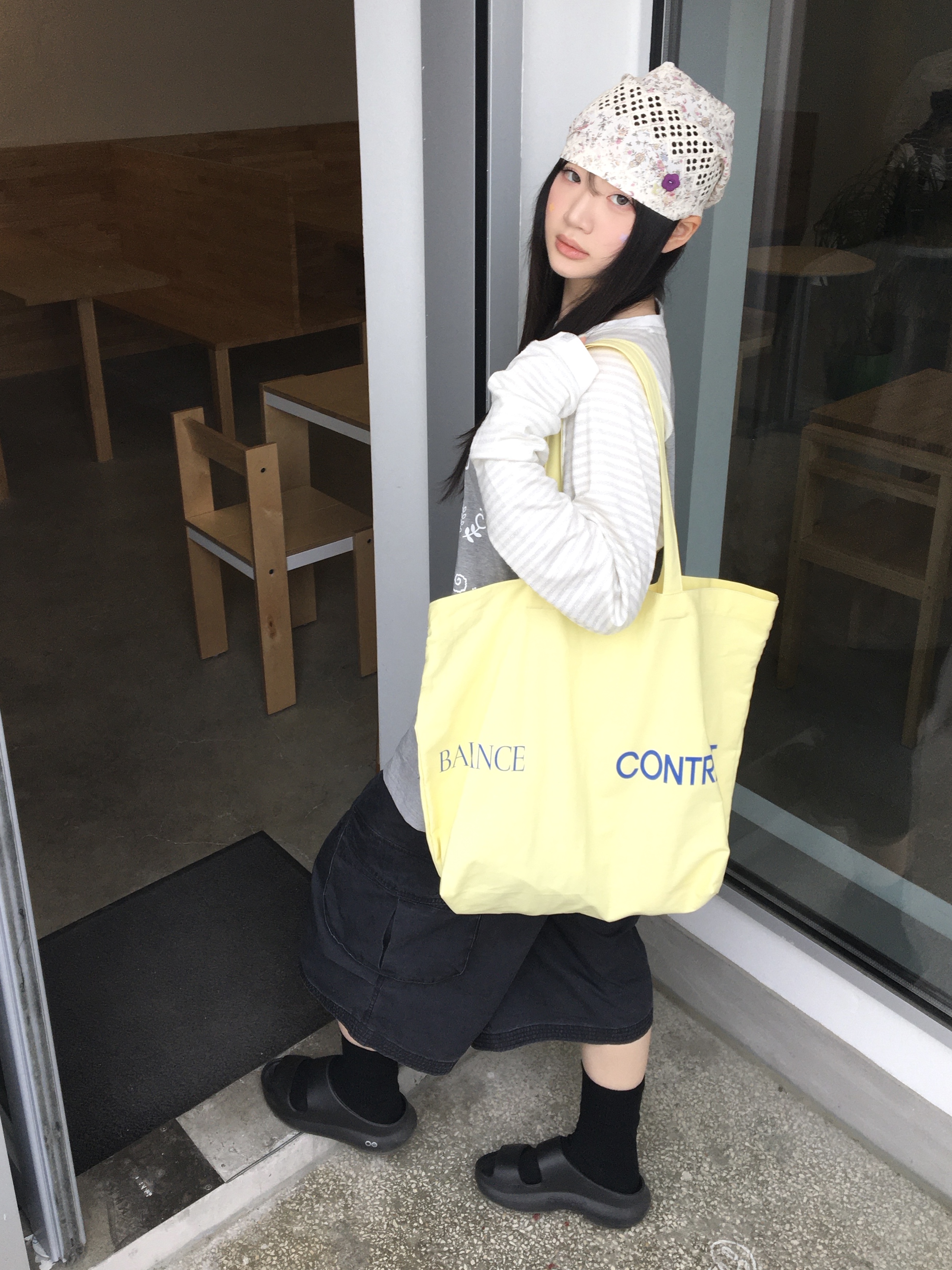 noun Easeful Tote Bag Lemon, Oofos Ooahh Slide Black 착용 스타일