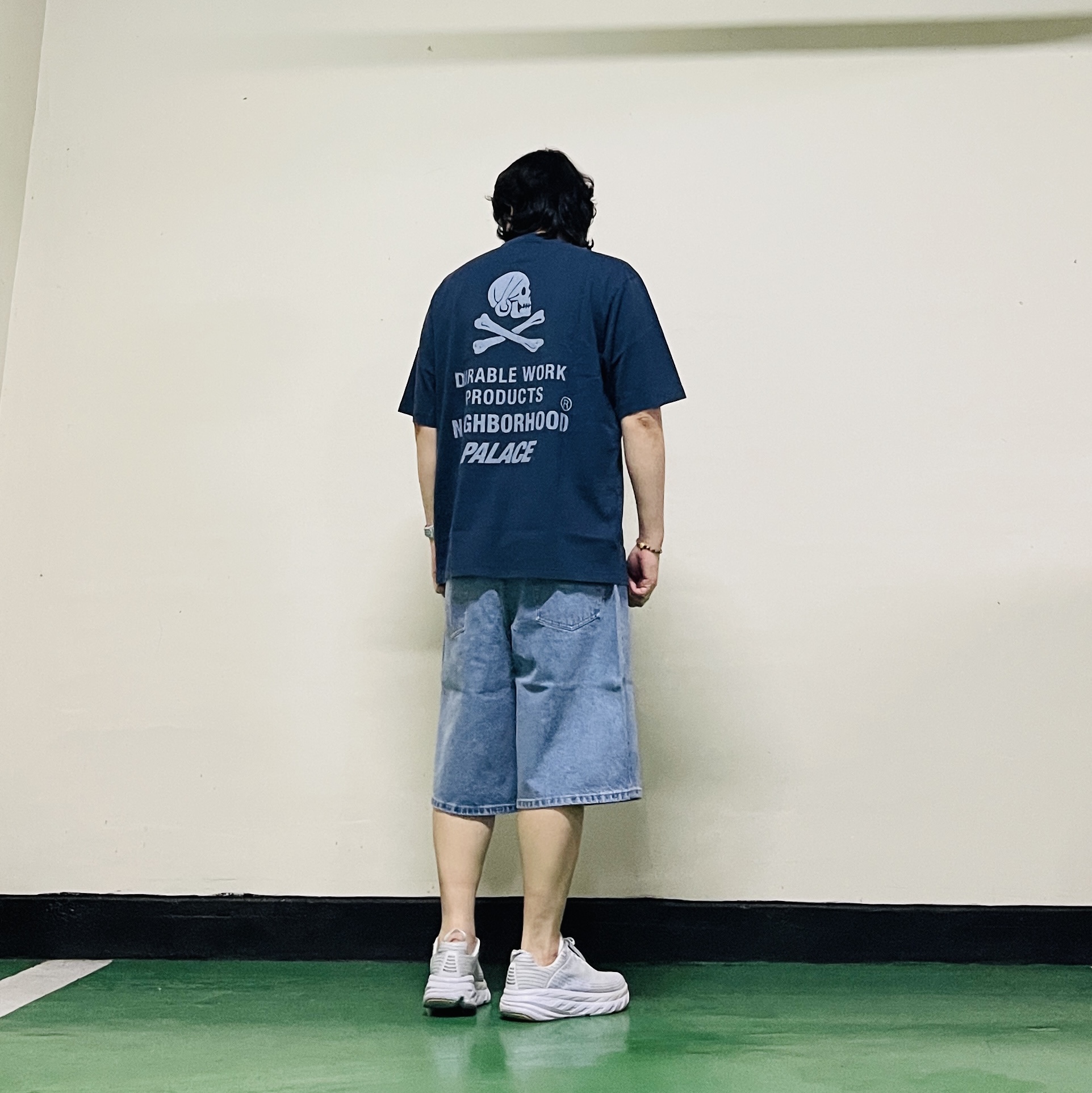 Supreme Baggy Denim Short Washed Indigo - 26SS, Palace x Neighborhood Pocket T-Shirt Indigo - 25FW 착용 스타일 - 3