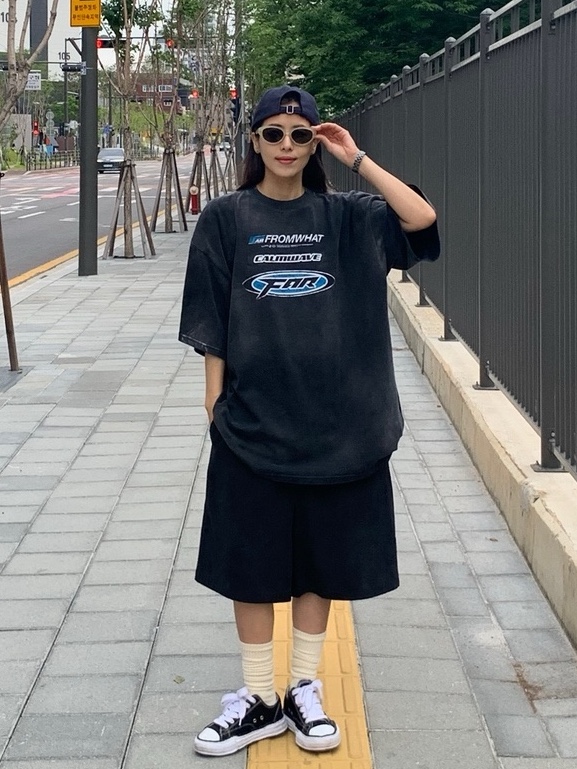 Farfromwhat Far Washed Logo T-Shirts Black, Farfromwhat Far Patch Logo Cap Navy 착용 스타일 - 4