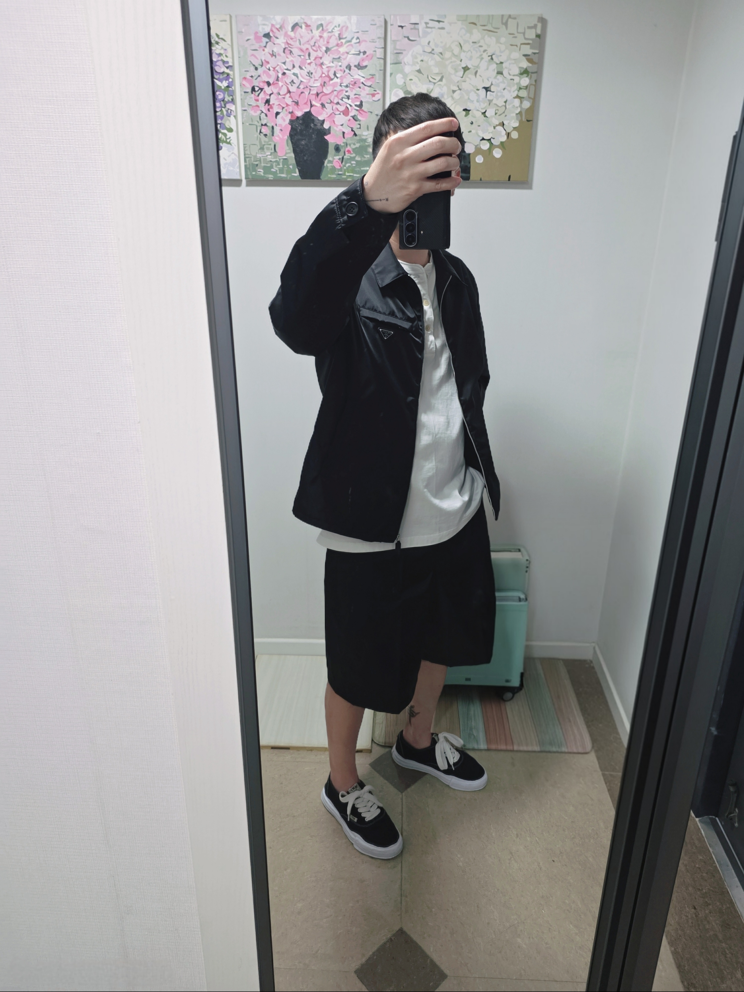 Prada Re-Nylon Zip Up Gabardine Blouson Jacket Black, Prada Re-Nylon Bermuda Shorts Black 착용 스타일 - 1