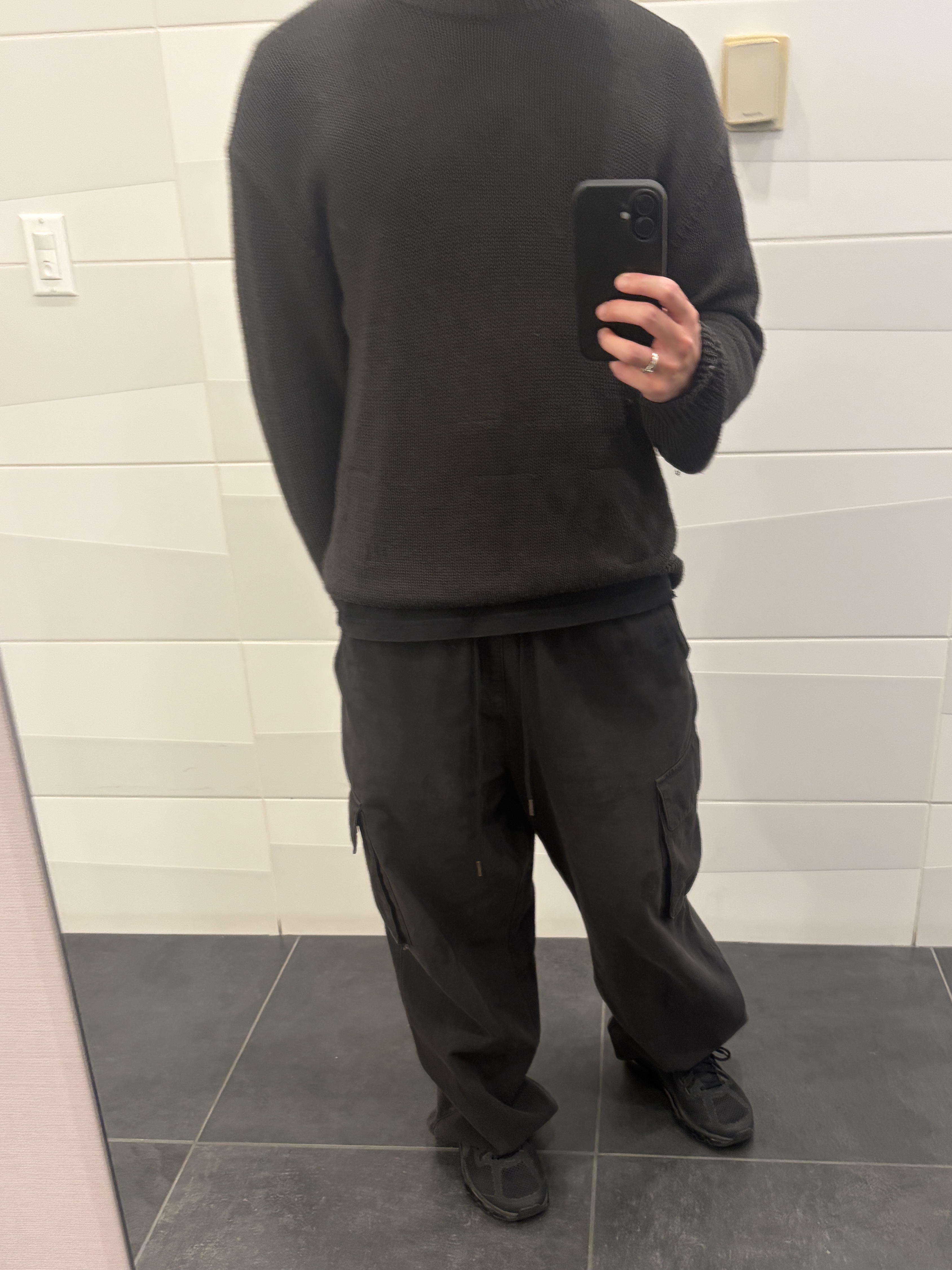Polyteru Human Index Human Loosed Knit Brown Charcoal, Polyteru Human Index Index Cargo Pants Black 착용 스타일 - 3