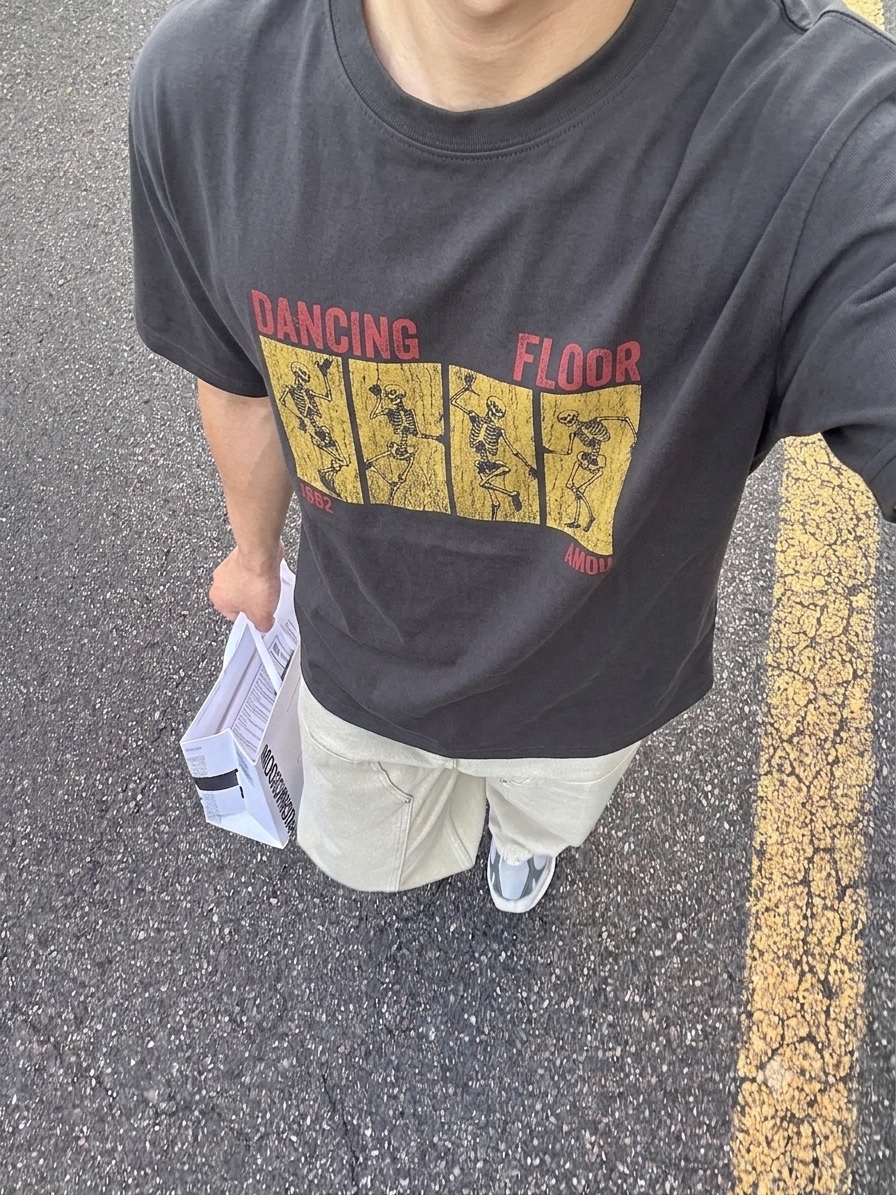 AMOU Dancing Skull Half T-Shirts Chacoal 착용 스타일