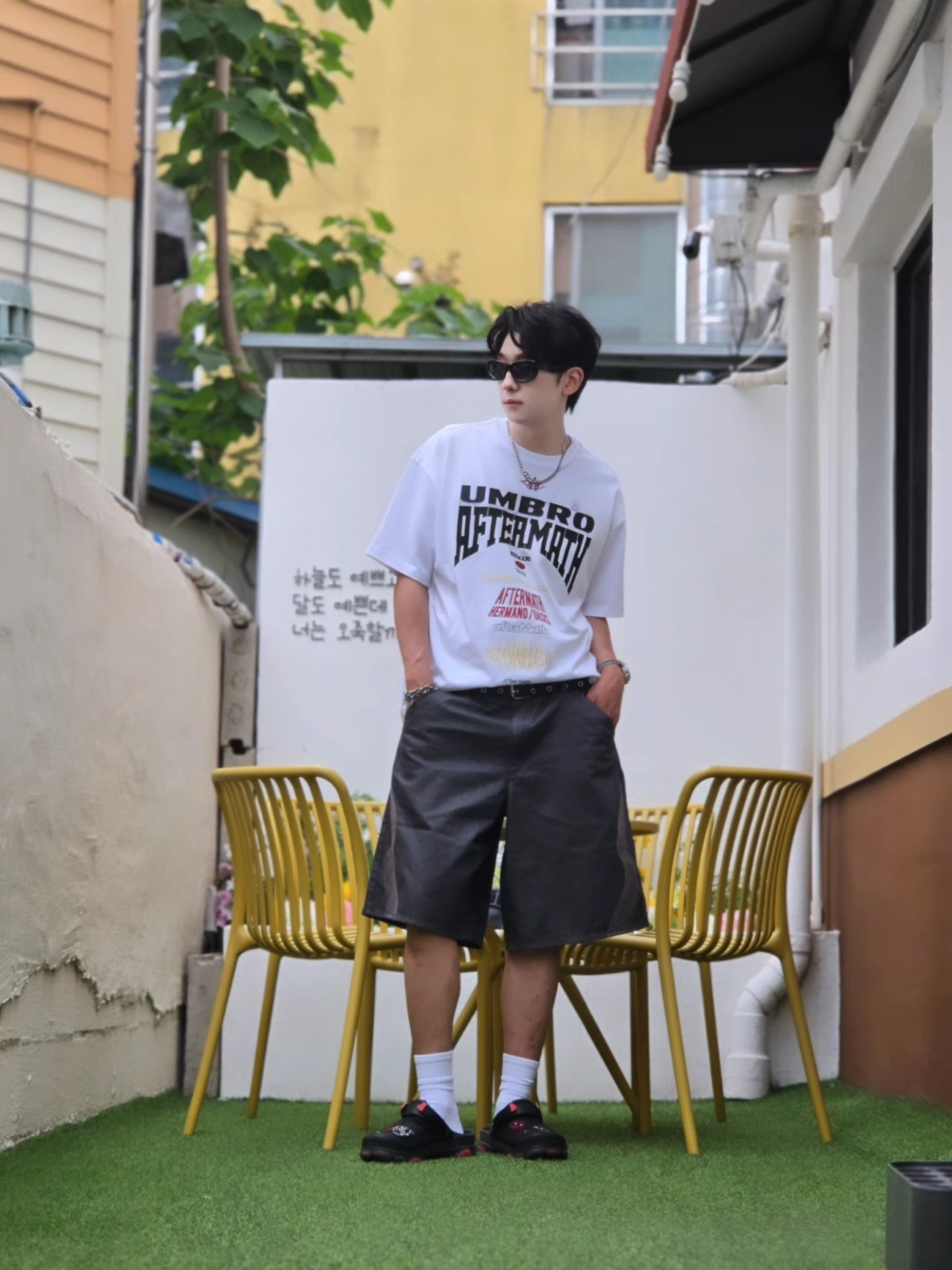 Nike NSW Denim Pants Anthracite (IR6783-060), Crocs x Staple Classic All Terrain Clog Black 착용 스타일 - 3