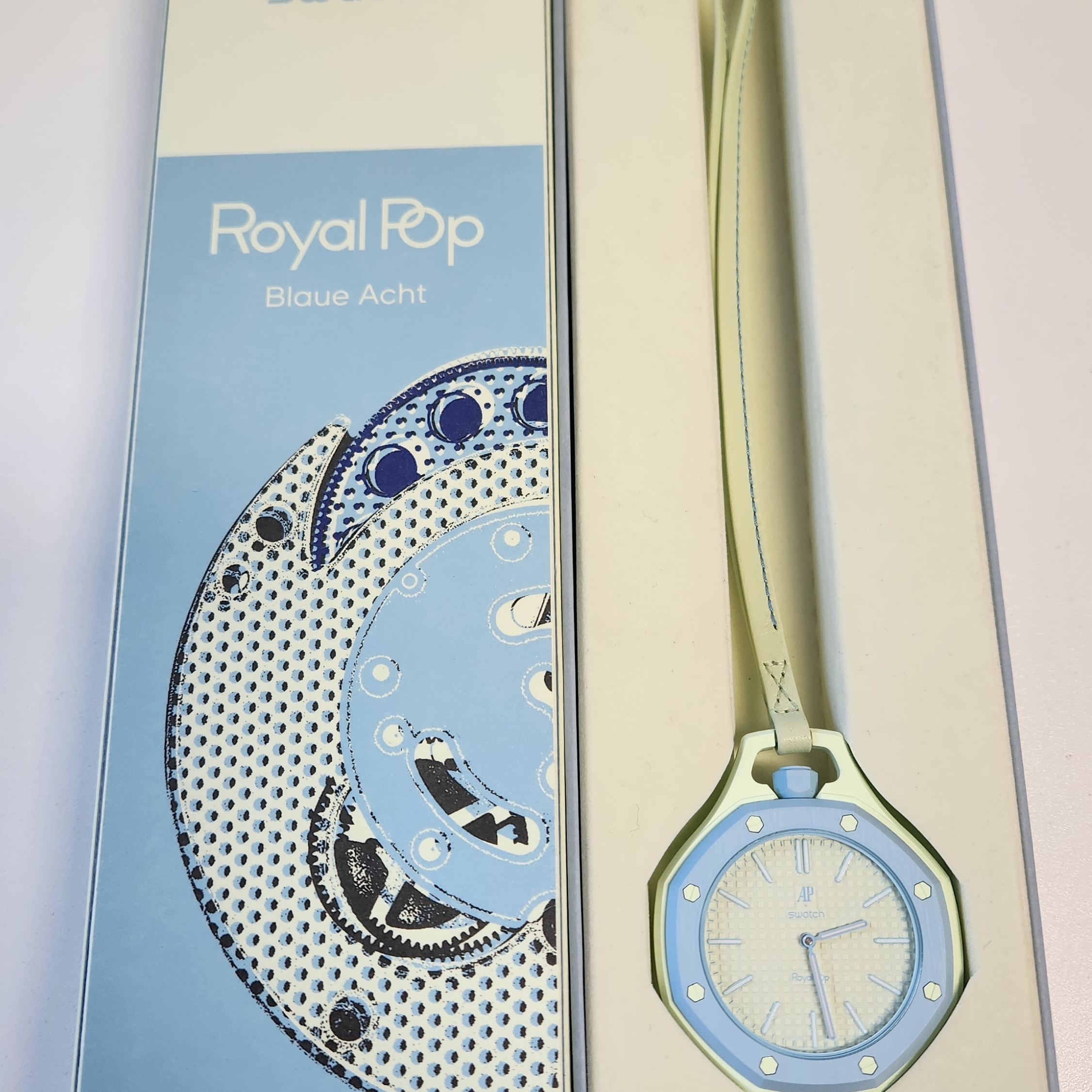 Swatch x Audemars Piguet Bioceramic Royal Pop Blaue Acht 착용 스타일