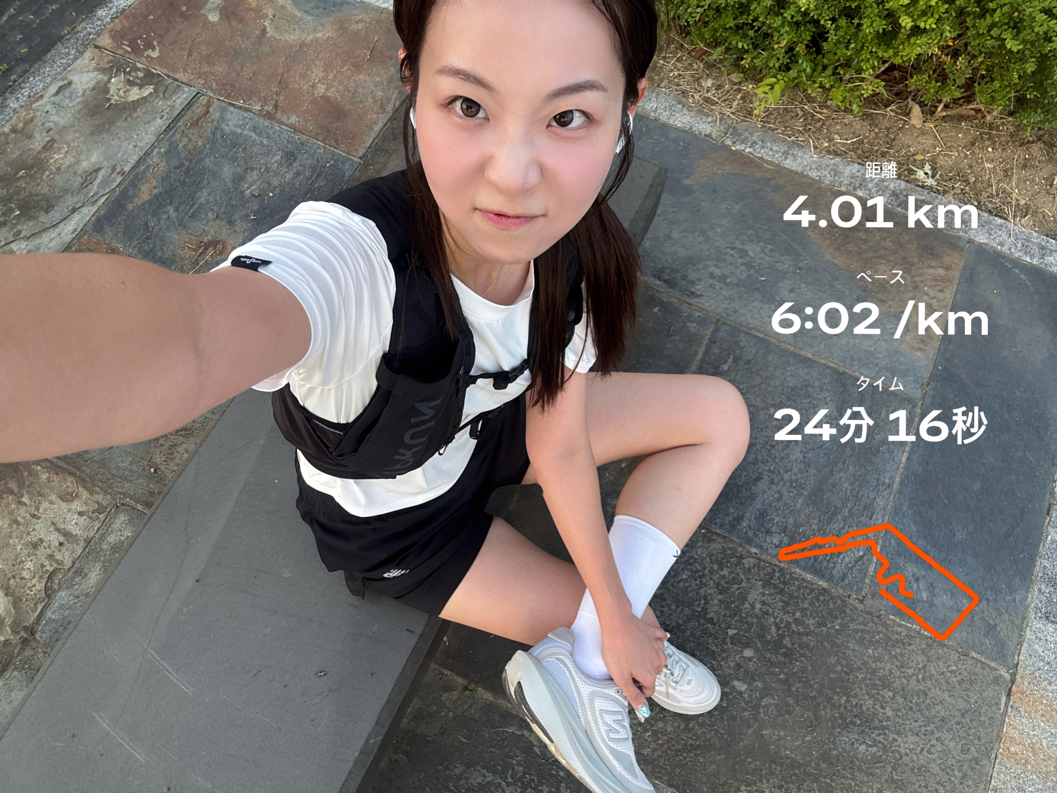 DECATHLON Lightweight Trail Running Vest 5L Graphite Grey, (W) New Balance 1080v15 Grey Matter Silver Metallic - D Wide 착용 스타일 - 1