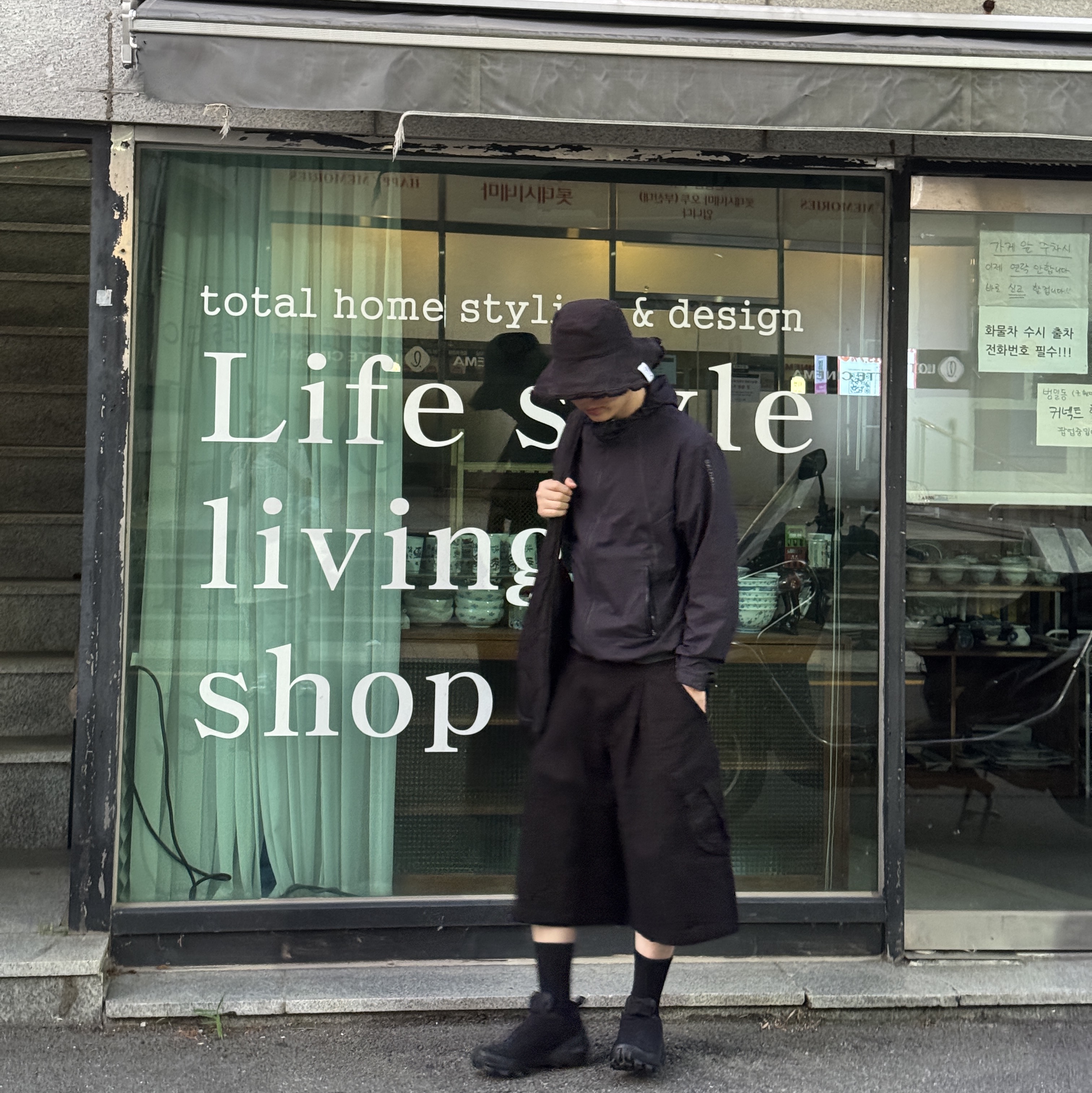 Sansan Gear Capri Pants Black_26SS, Salomon x MM6 Maison Margiela Cross Dust Black Asphalt 착용 스타일 - 4