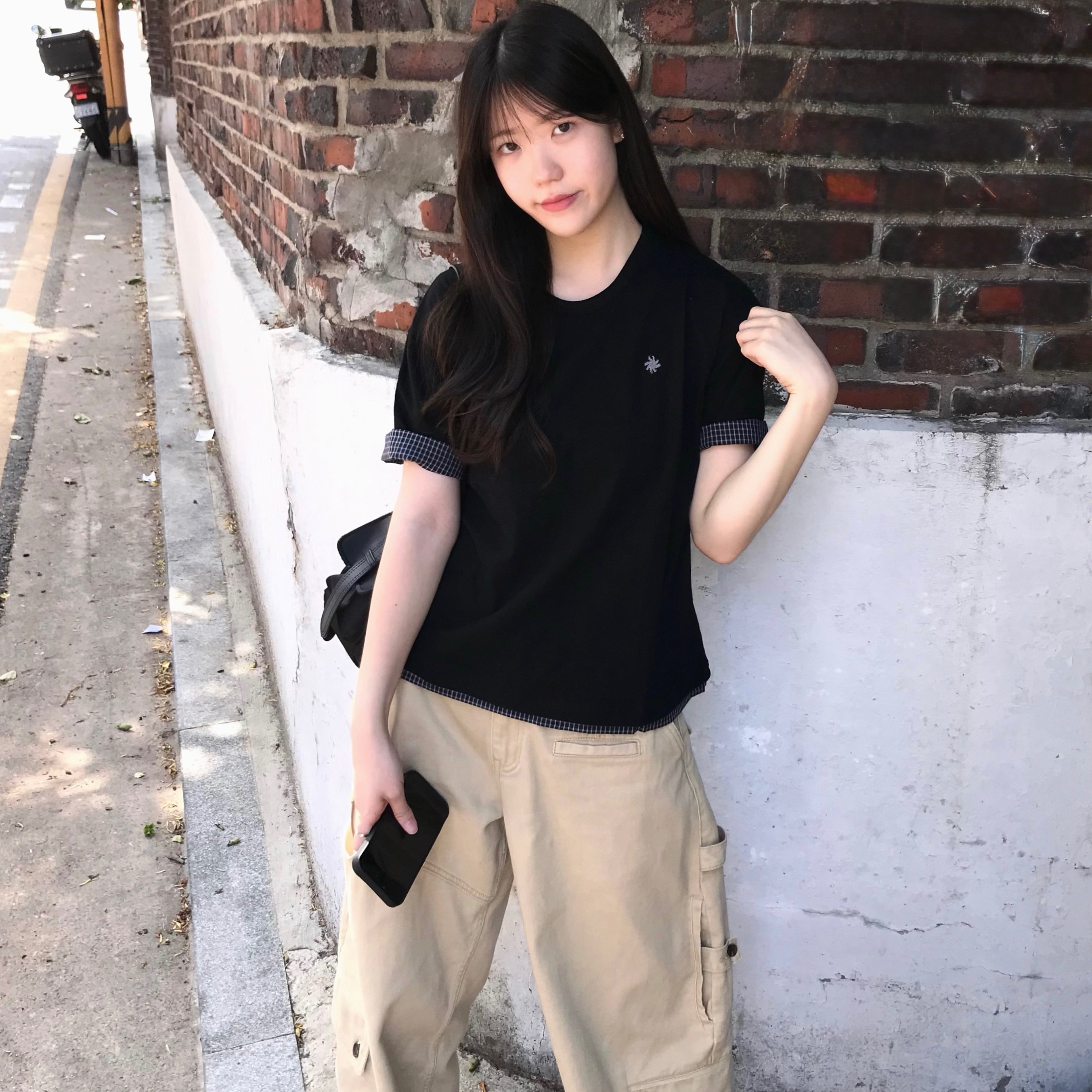 SLOW RECORD HOUSE Layered Check Roll-Up T-Shirt Black 착용 스타일 - 4