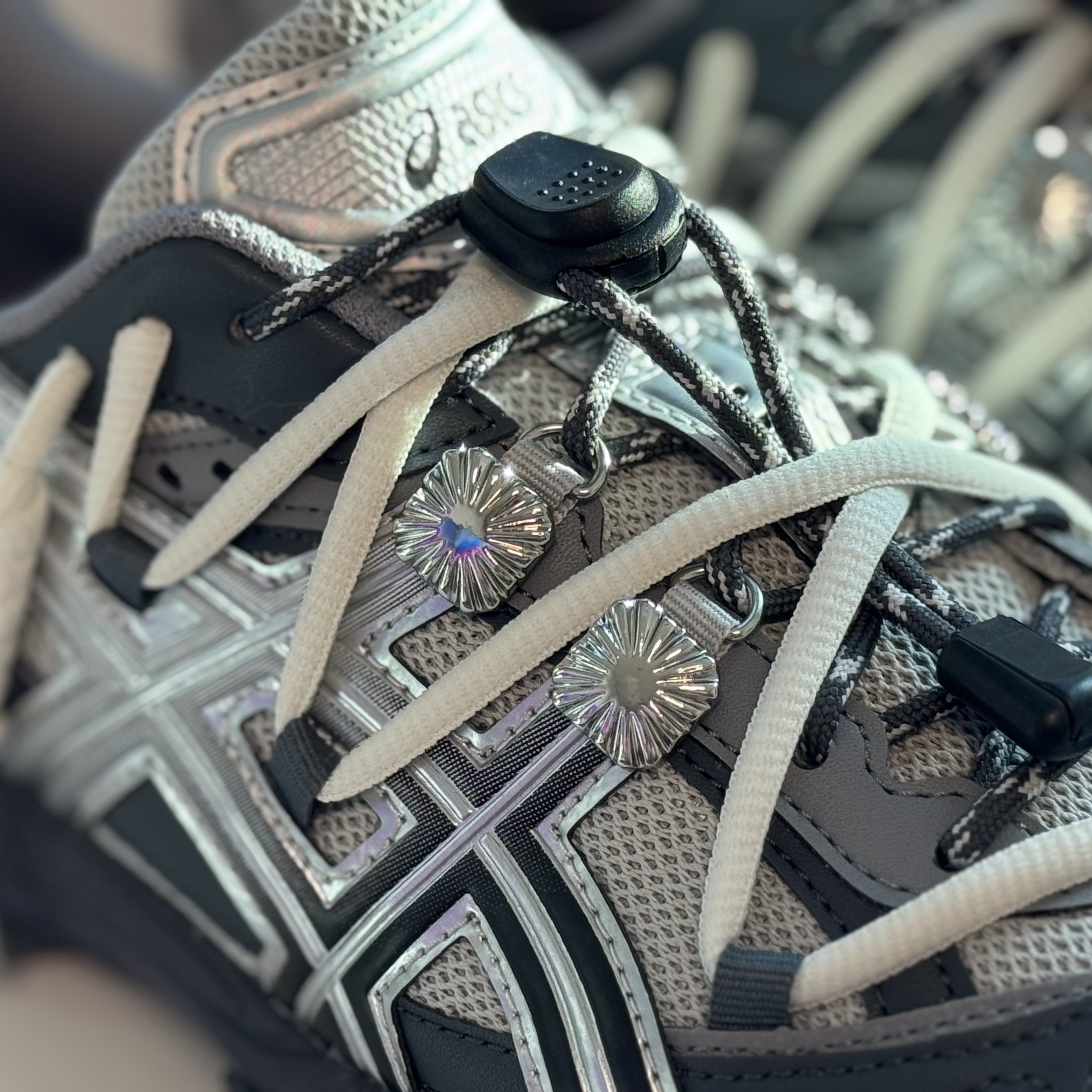 Asics x Toga Gel-Cumulus 16 TG Grey Black Pure Silver 착용 스타일 - 3