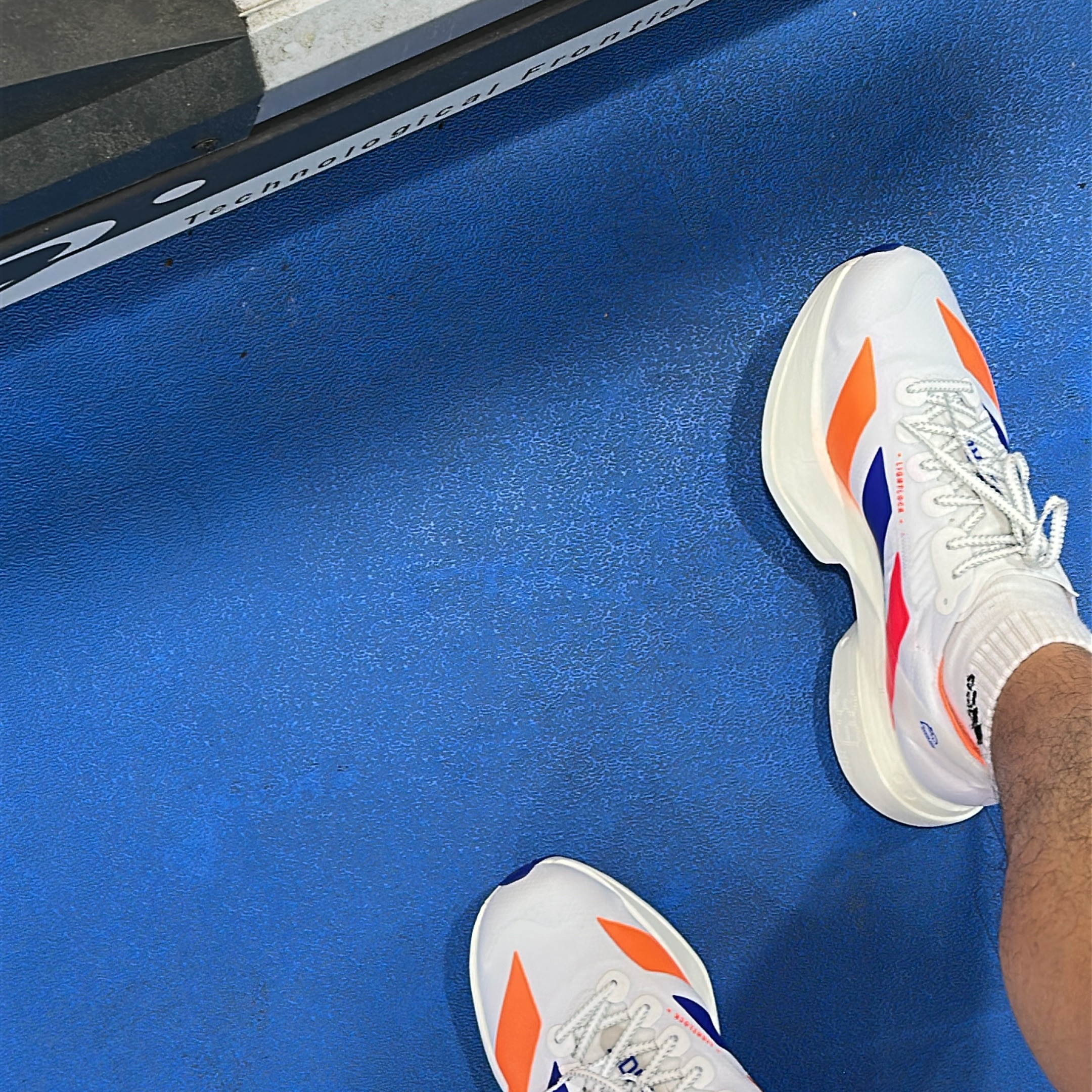 Adidas Seoul Marathon Adizero Adios Pro 4 Cloud White Lucid Red 착용 스타일