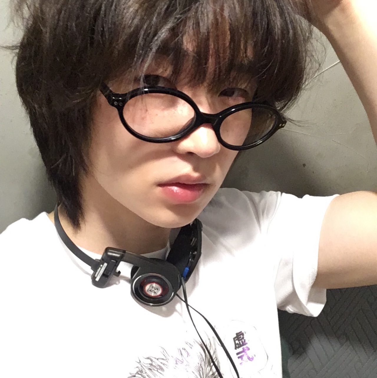 Koss Porta Pro Headphones Black, Threecheers Orchid 01 Op Black 착용 스타일 - 3