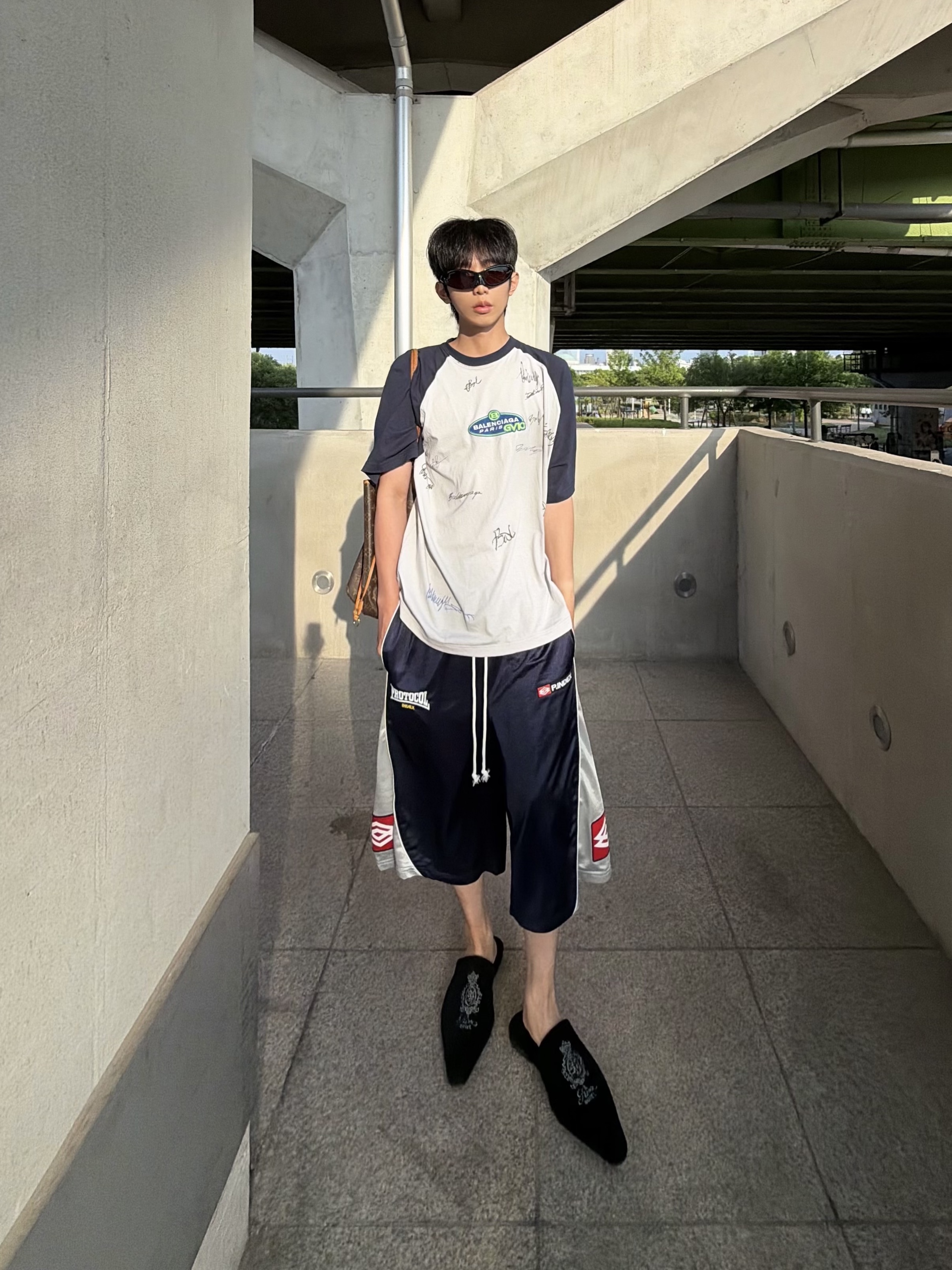 Protocol Index Basketball Jorts Navy, Balenciaga Skin Cat Sunglasses Black 착용 스타일 - 3