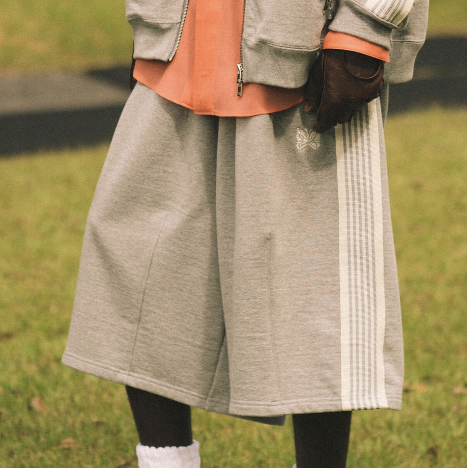 Needles H.D. Track Shorts Grey 착용 스타일 - 1