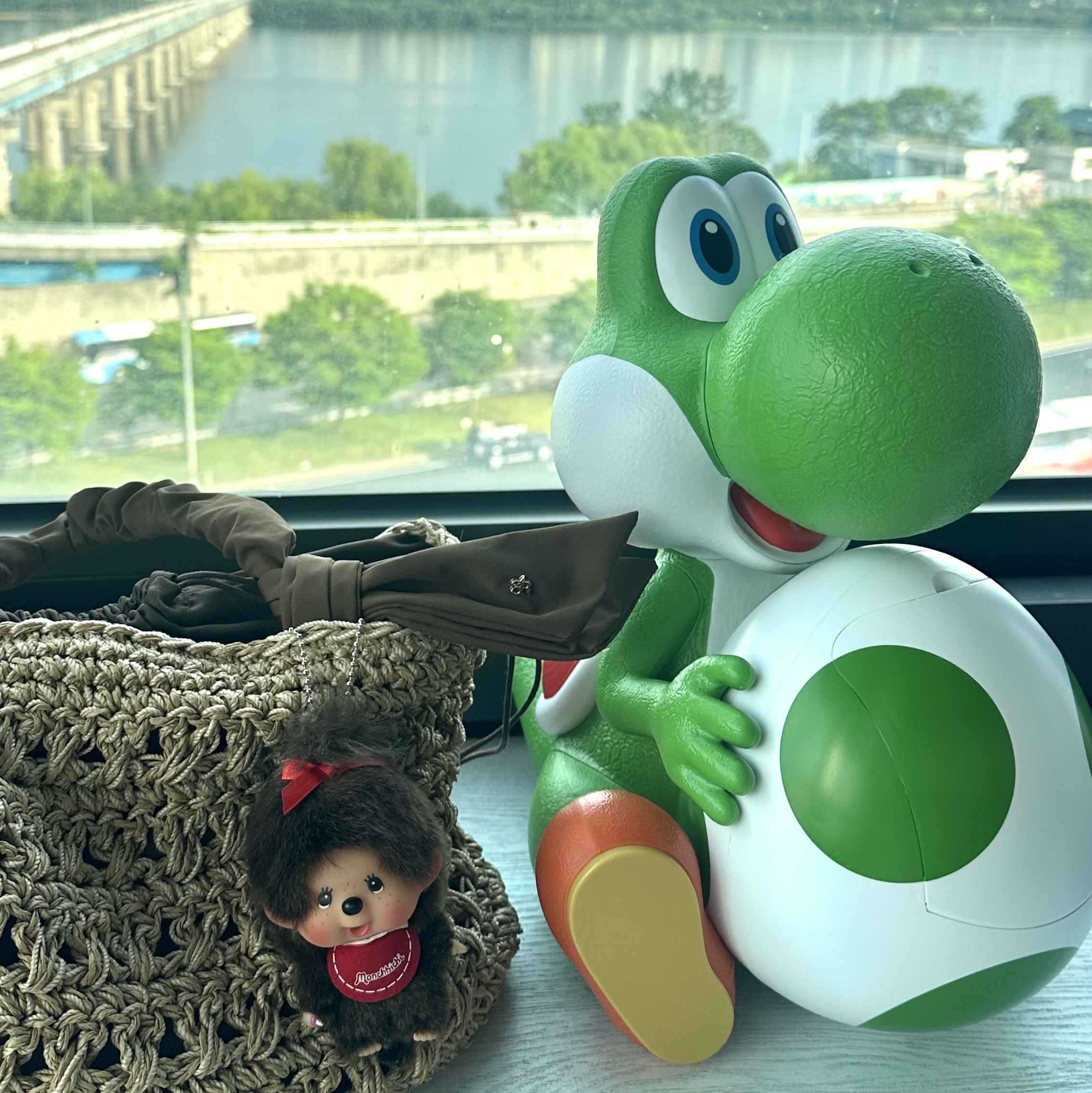 CGV x Super Mario Yoshi Popcorn Bucket 착용 스타일 - 2
